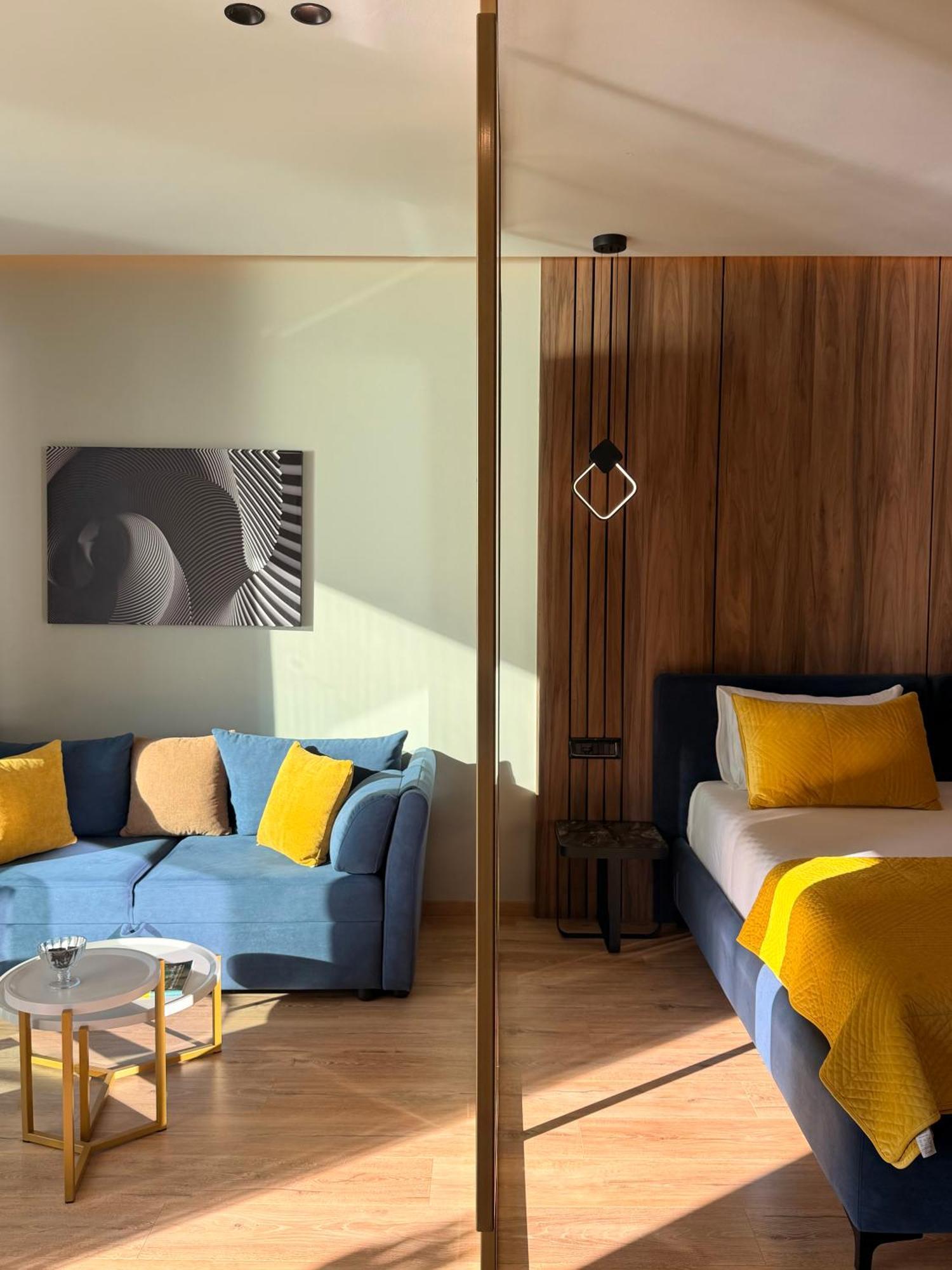 Deluxe Family Room