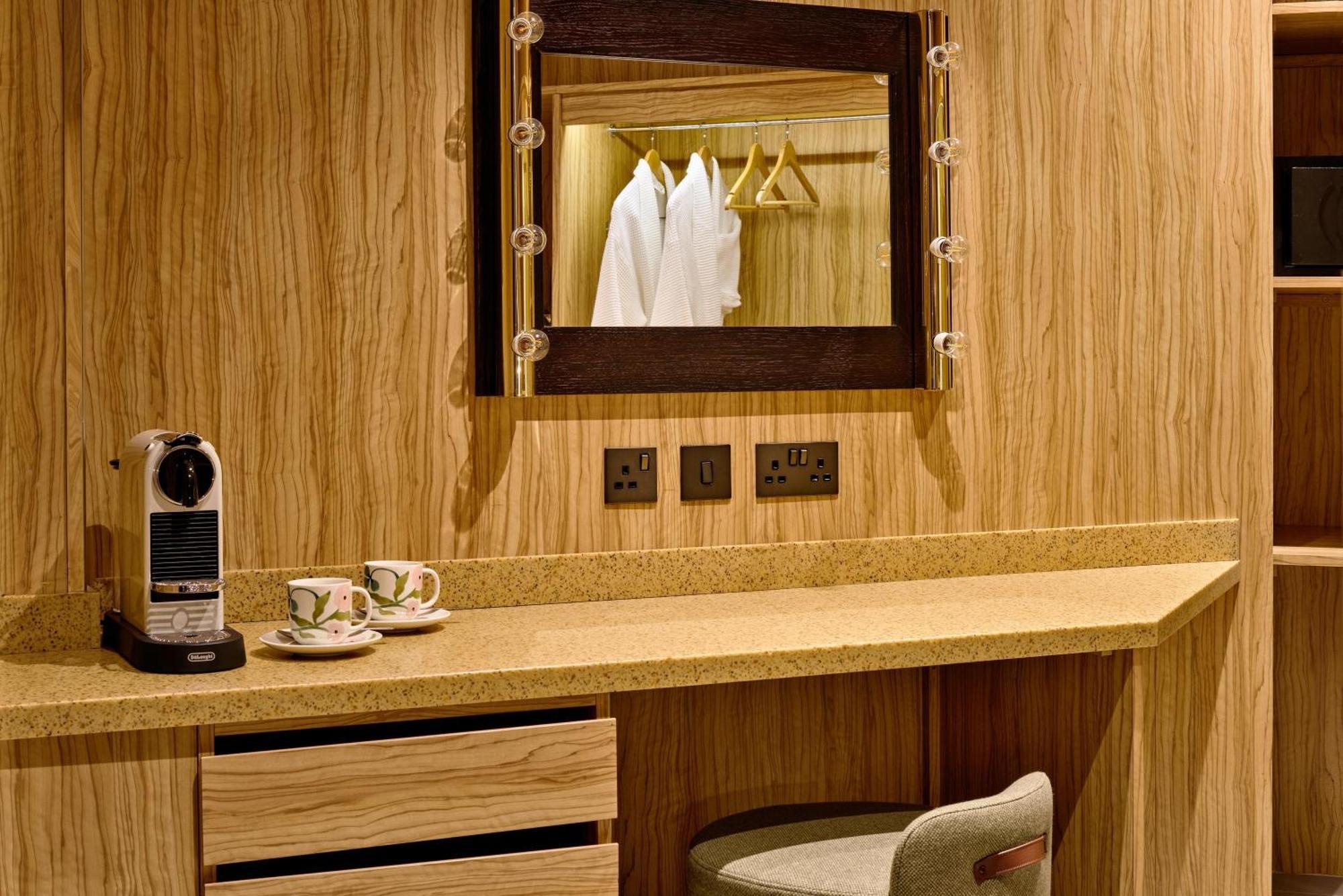 Corner Suite