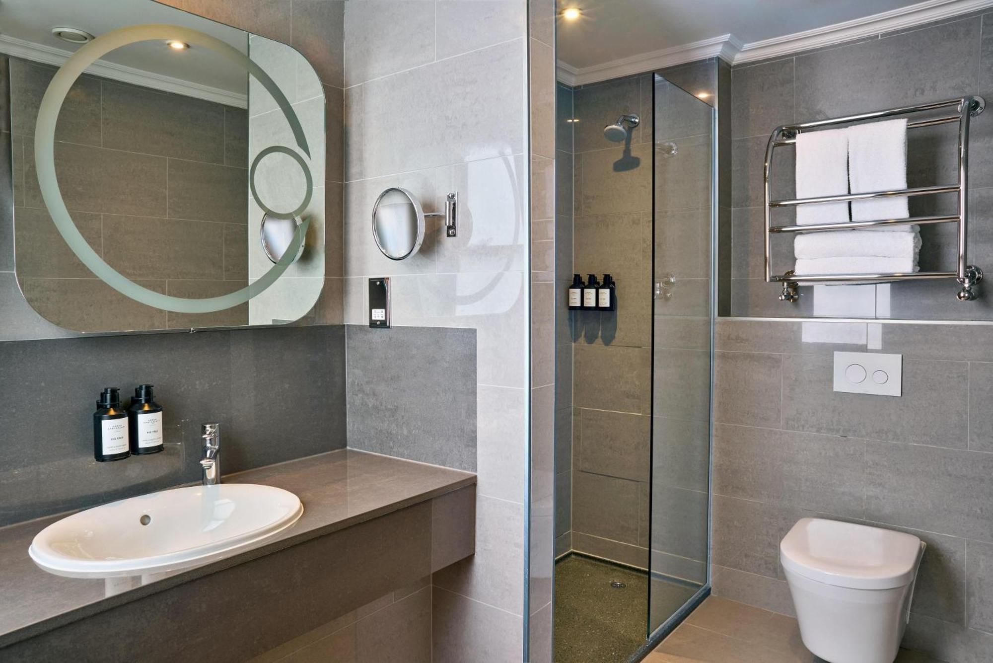 Corner Suite