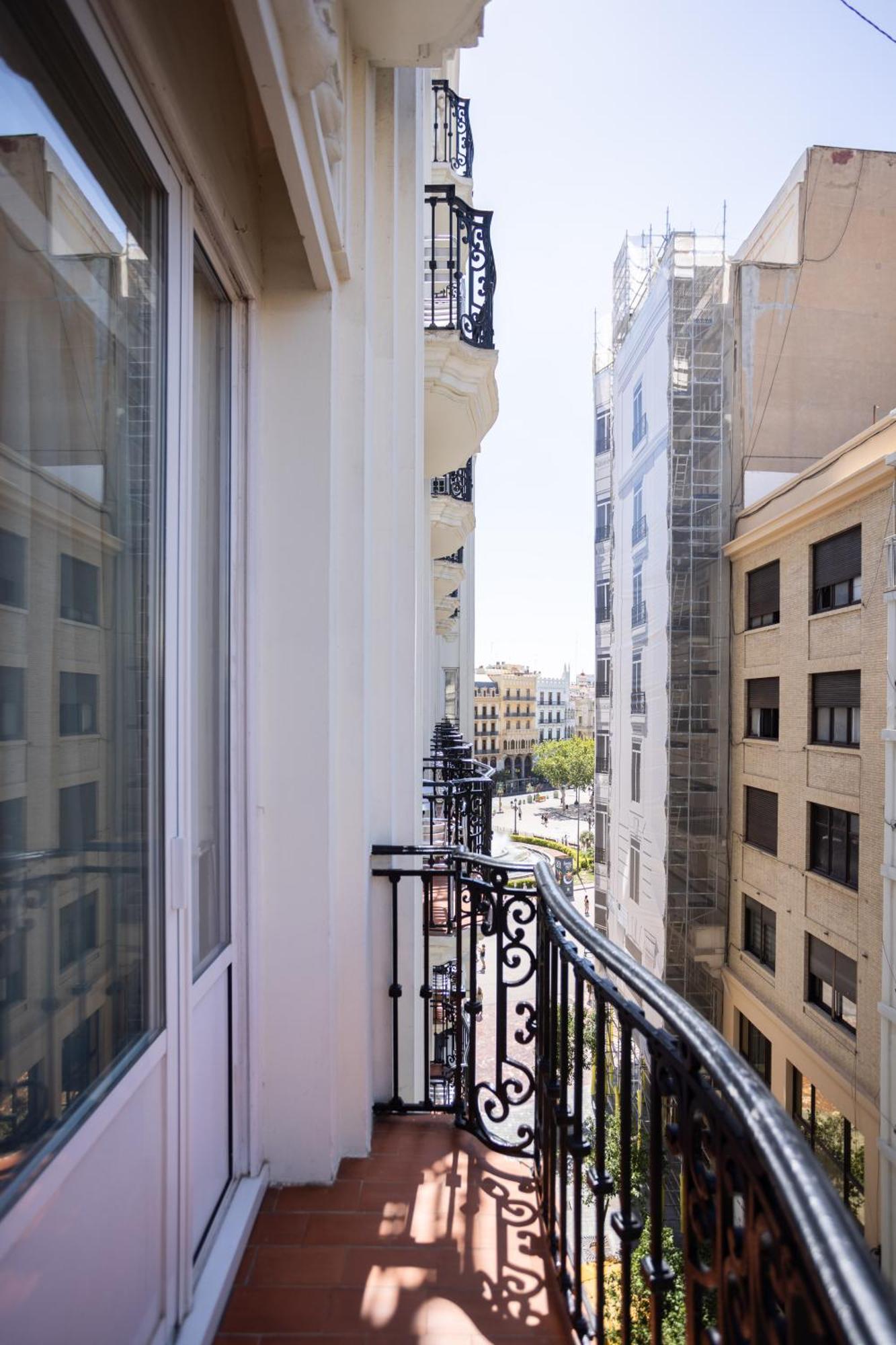 Superior Room with View to the Pedestrian Street