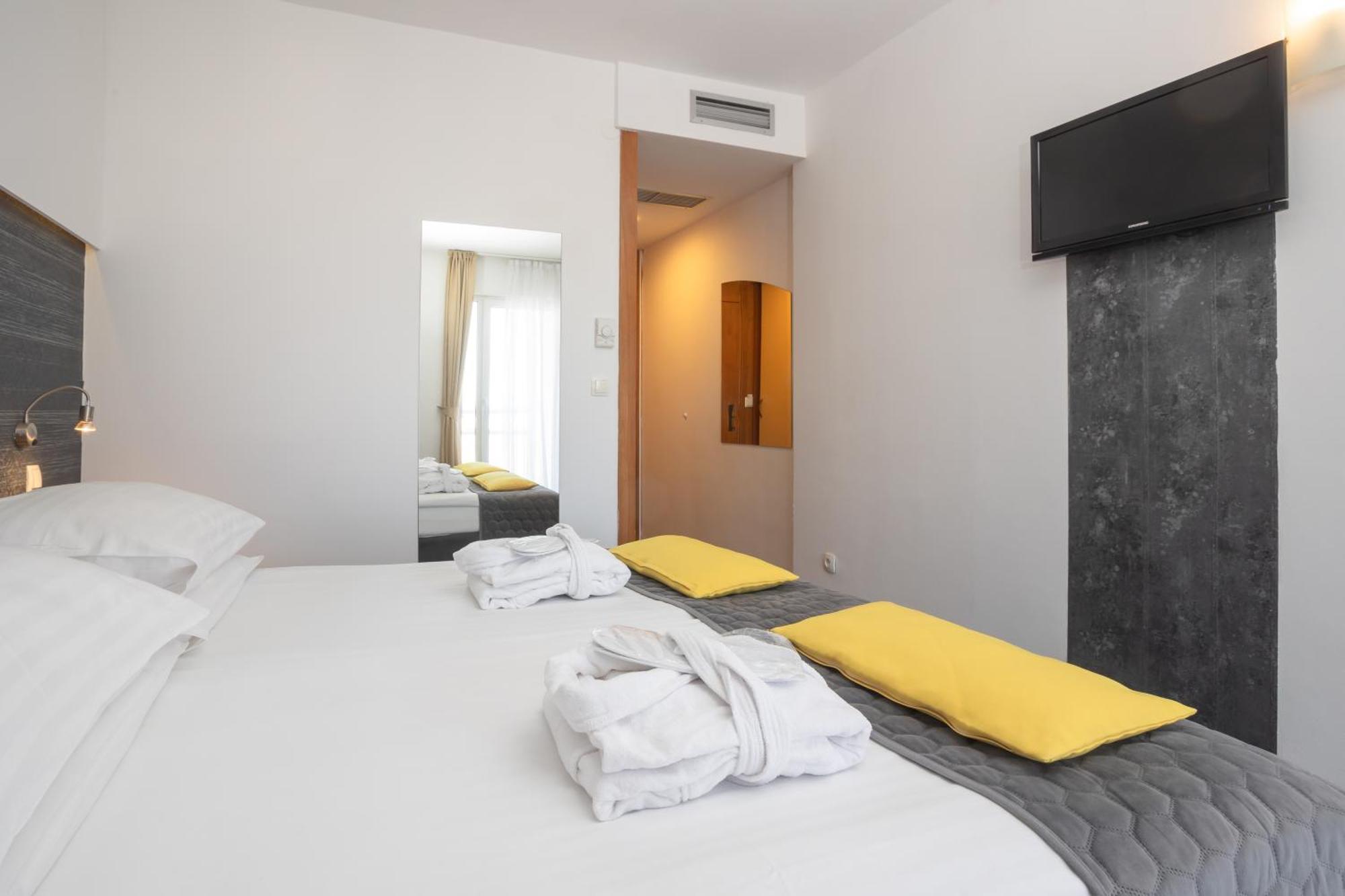 Classic Twin Room Balcony Sea View