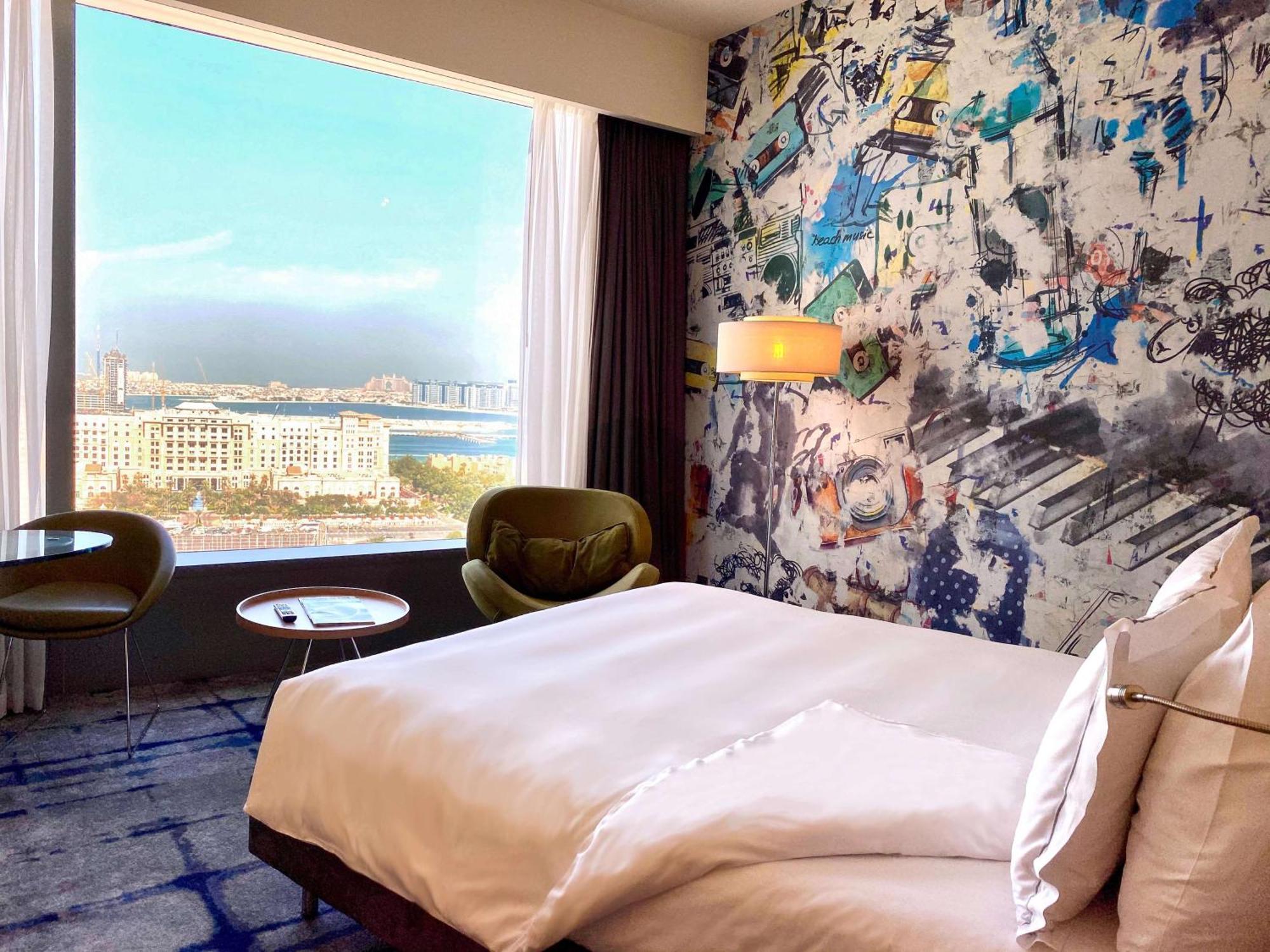Executive Hip Room