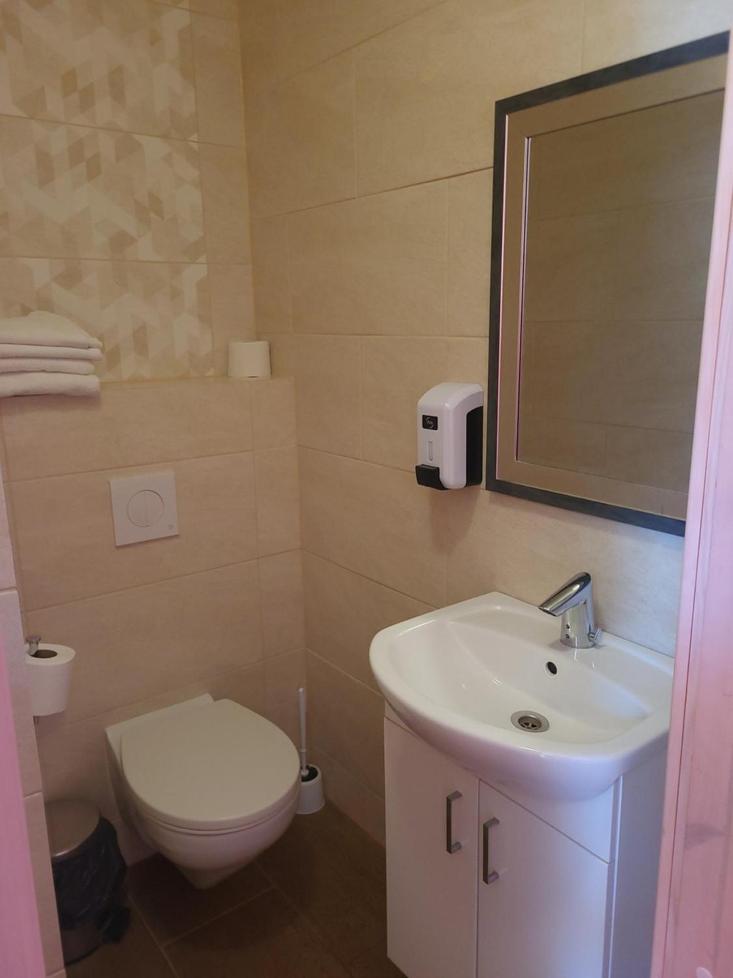 Twin Room Shower