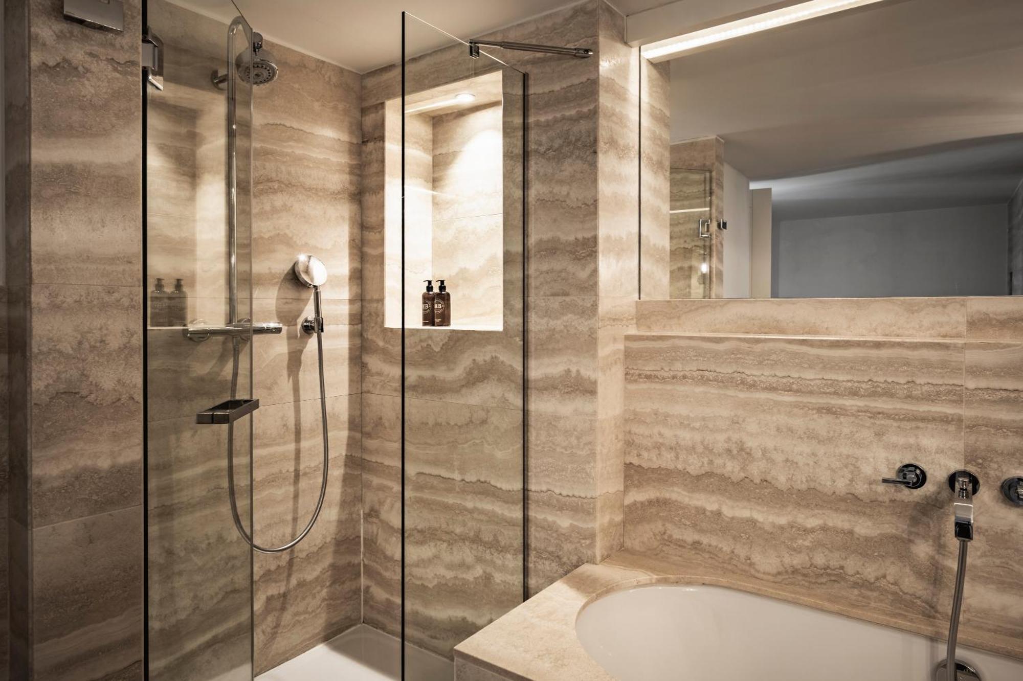 Grand Harbour View Suite