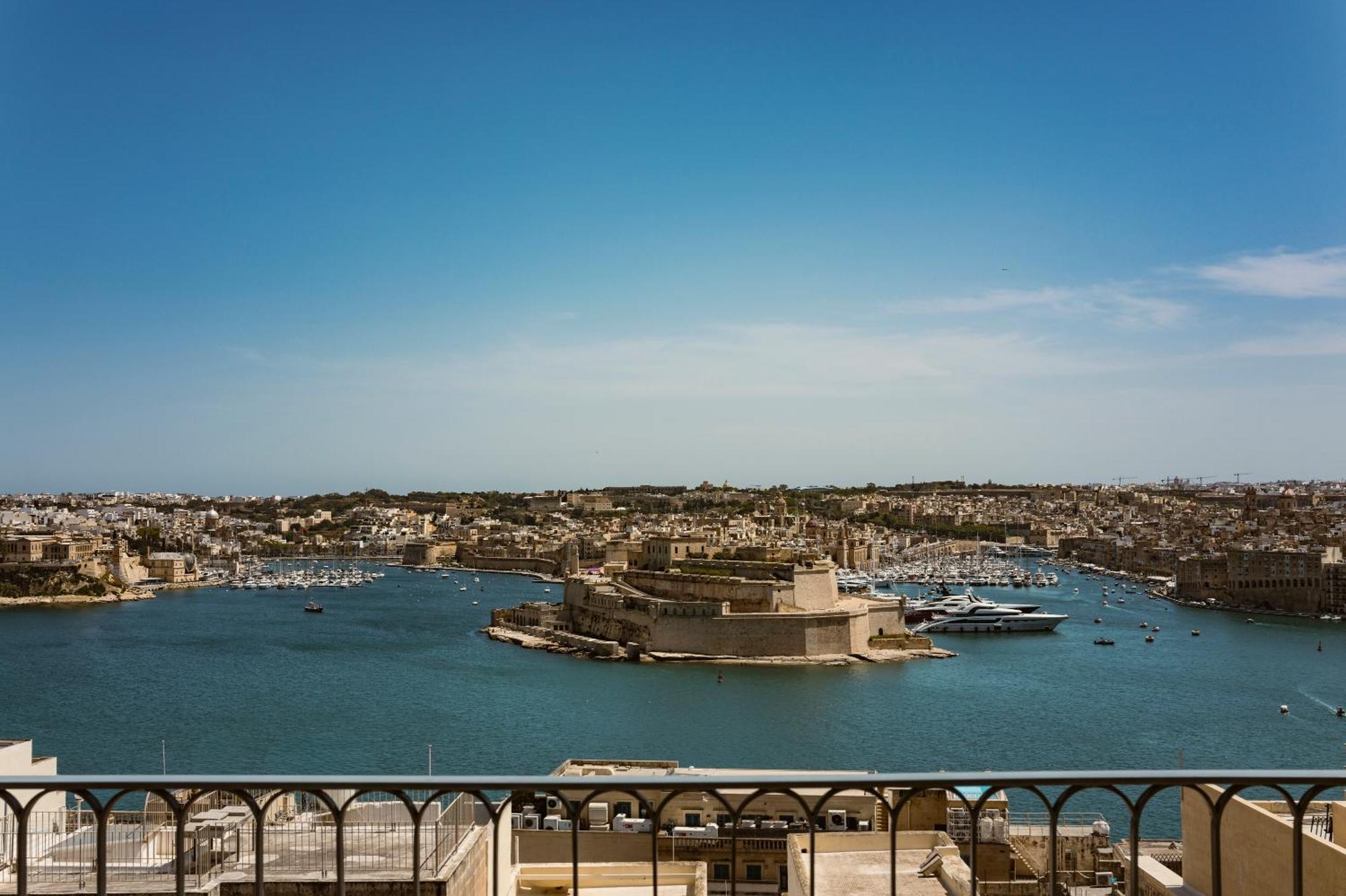 Grand Harbour View Suite