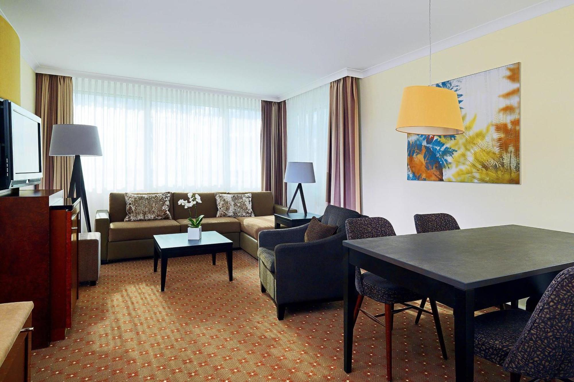 Junior Suite Club Lounge Access