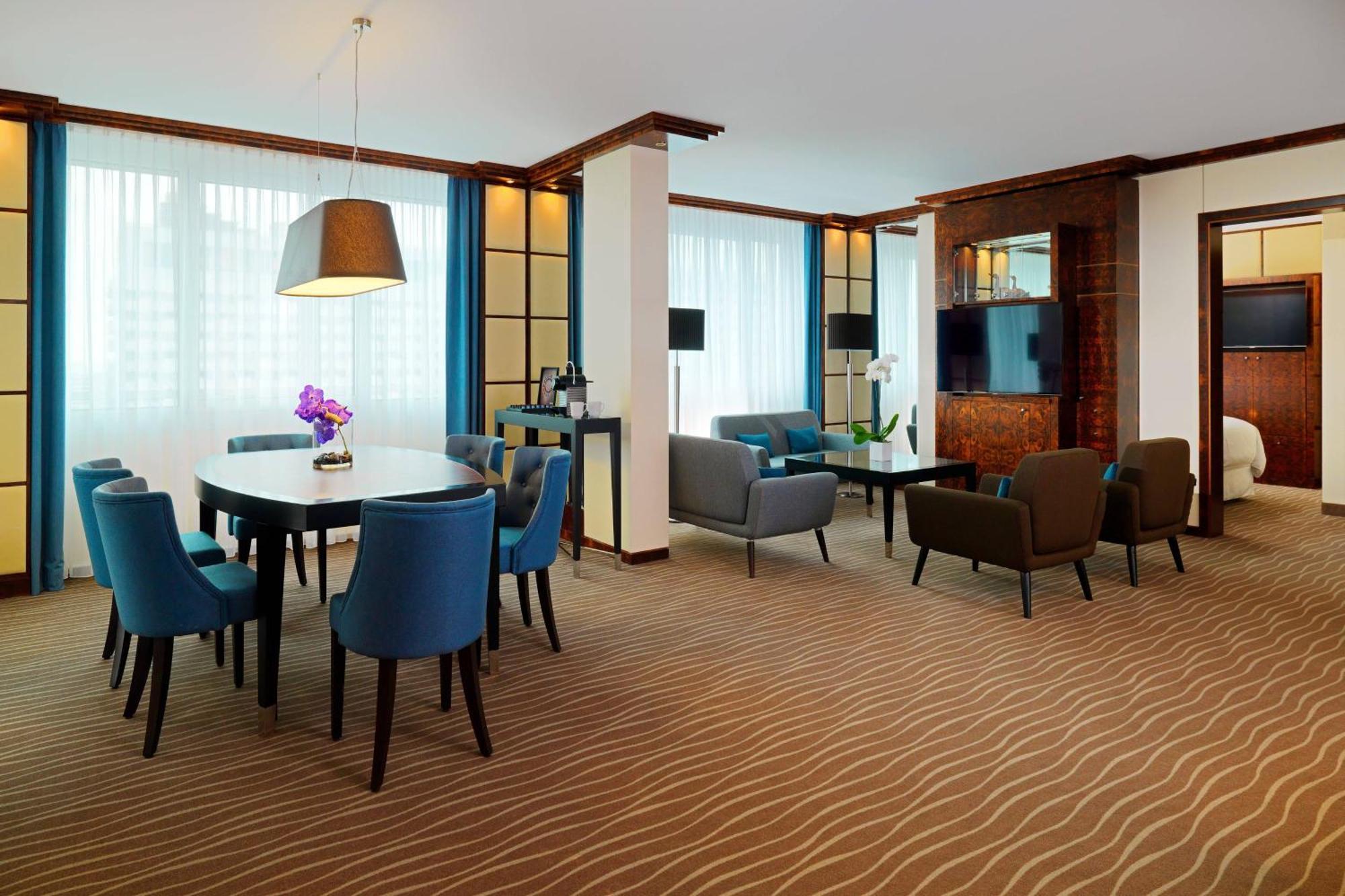 Deluxe Suite 1 Bedroom Suite 1 King