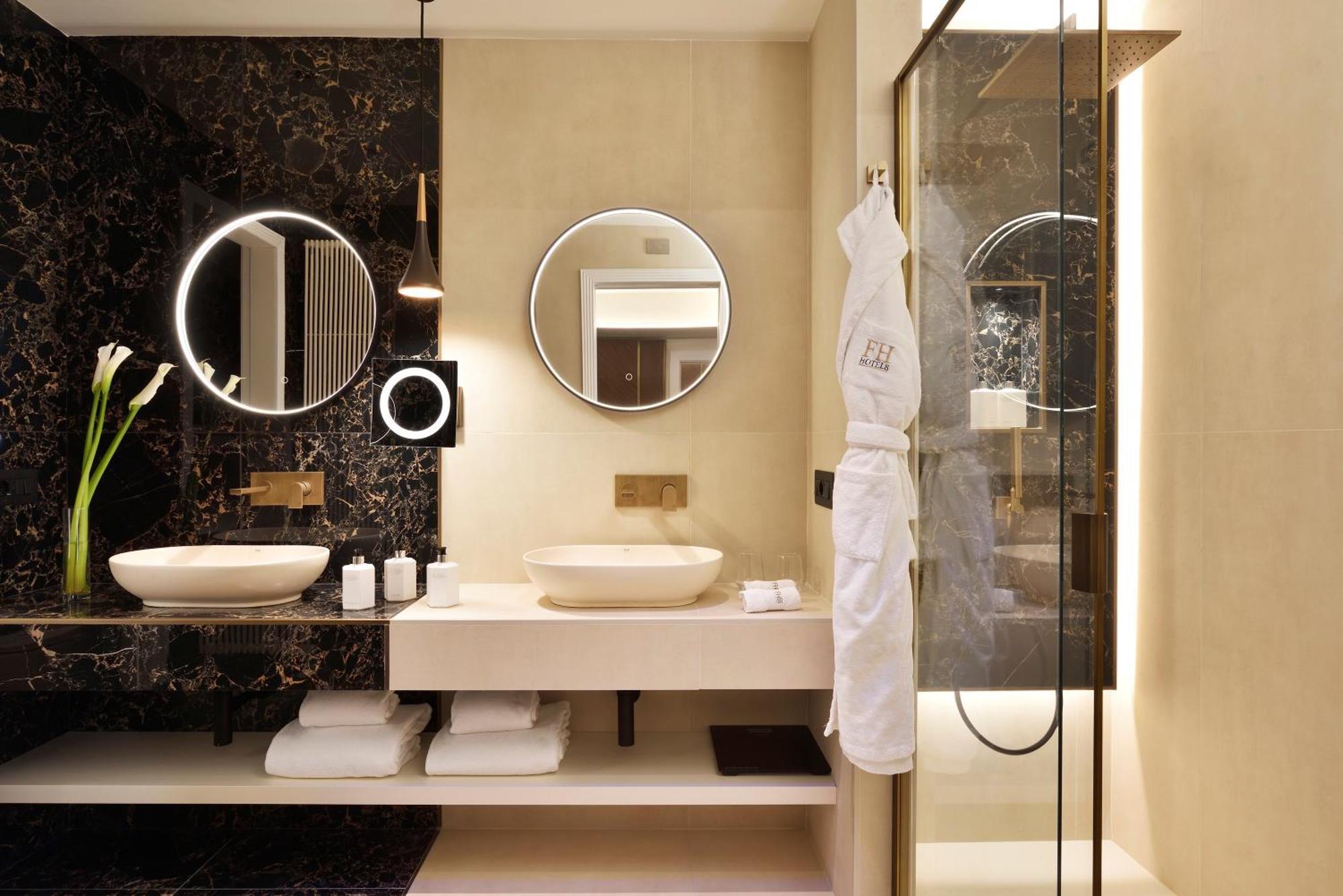 One Bedroom Suite Jacuzzi Balcony & Iconic Panoramic view