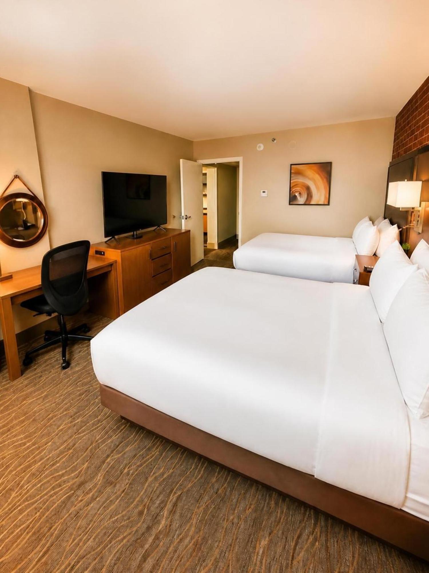 Two-Room Suite Two Queen Beds