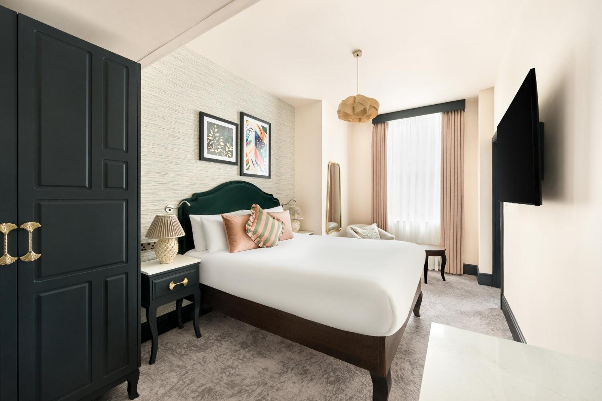 Premium Queen Room
