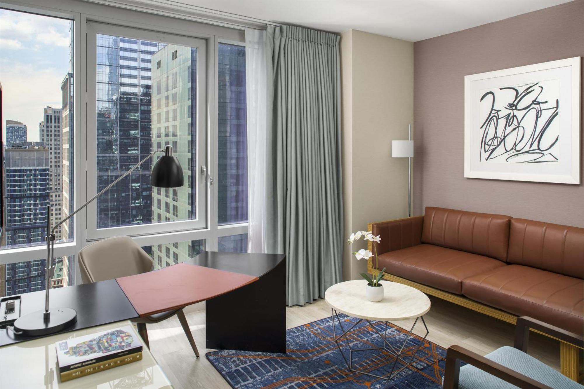 King Suite Skyline View High Floor