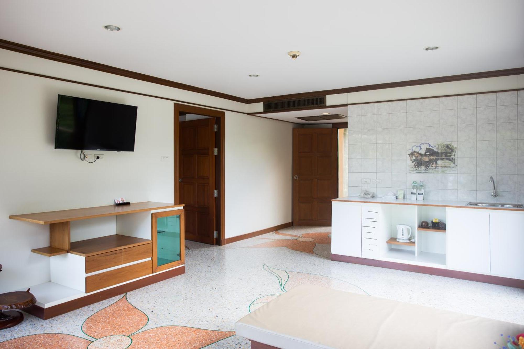 Deluxe Suite