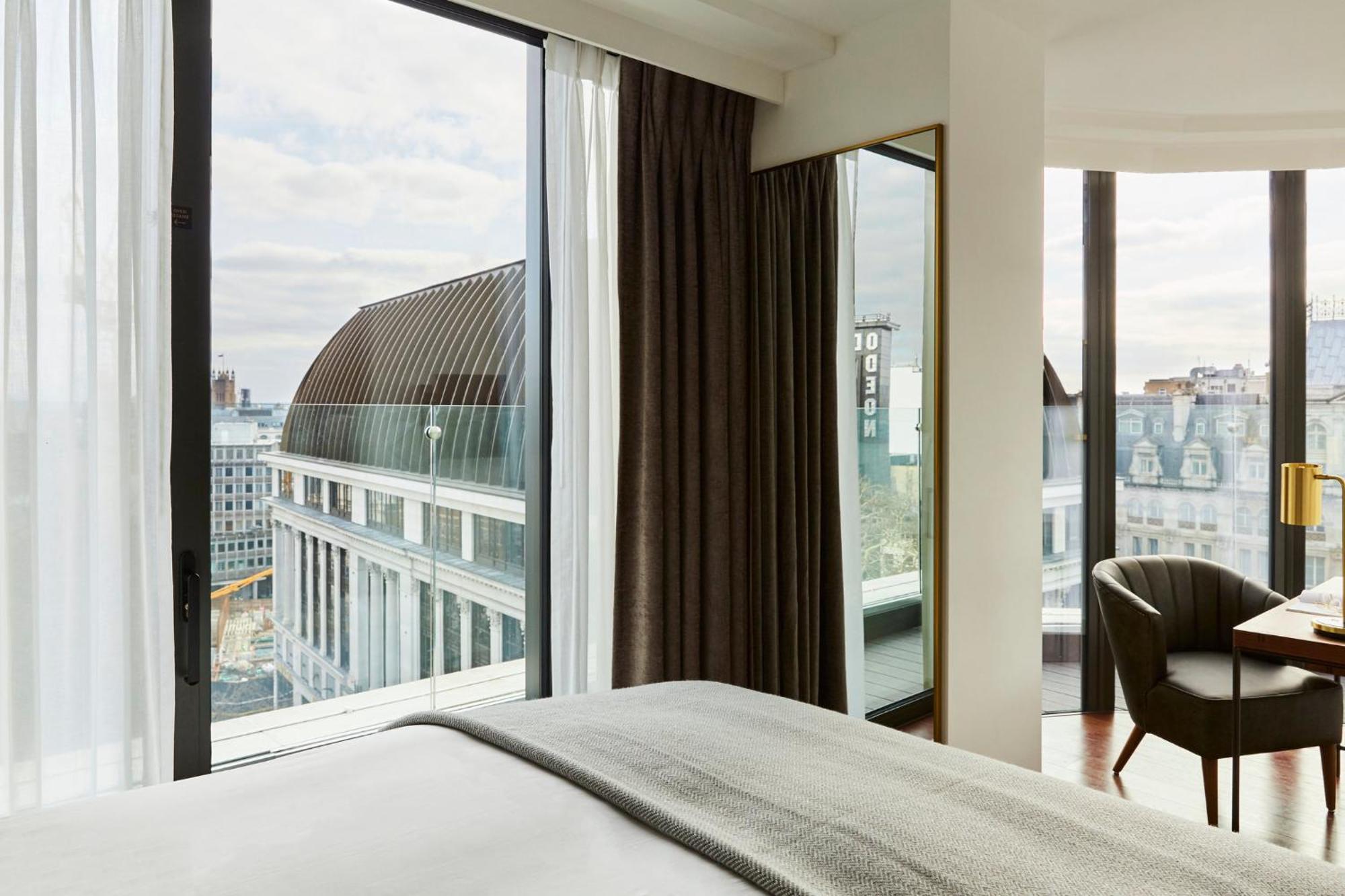 Premium Queen Room Balcony City View
