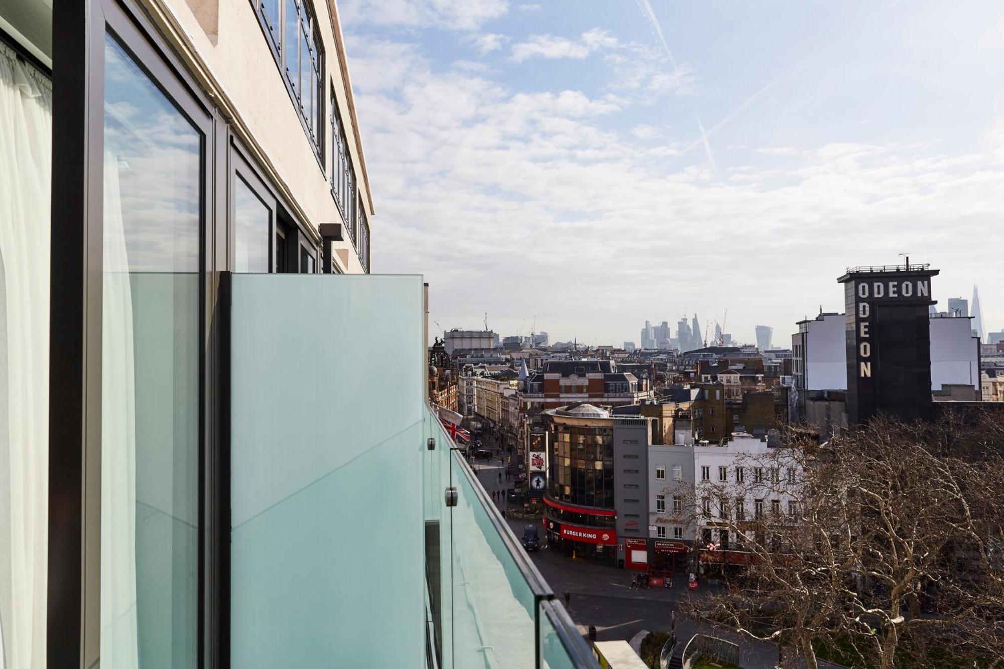 Premium Queen Room Balcony City View