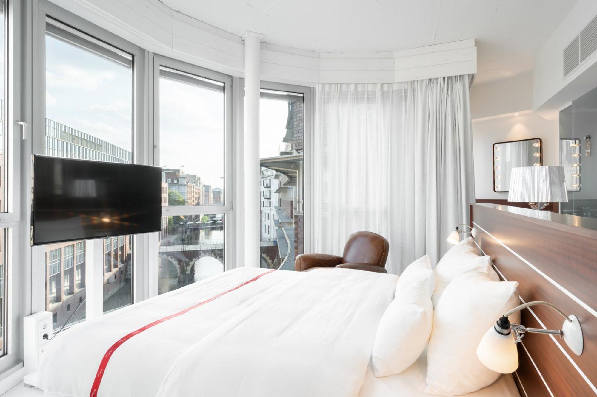 Captain Canal View Room
