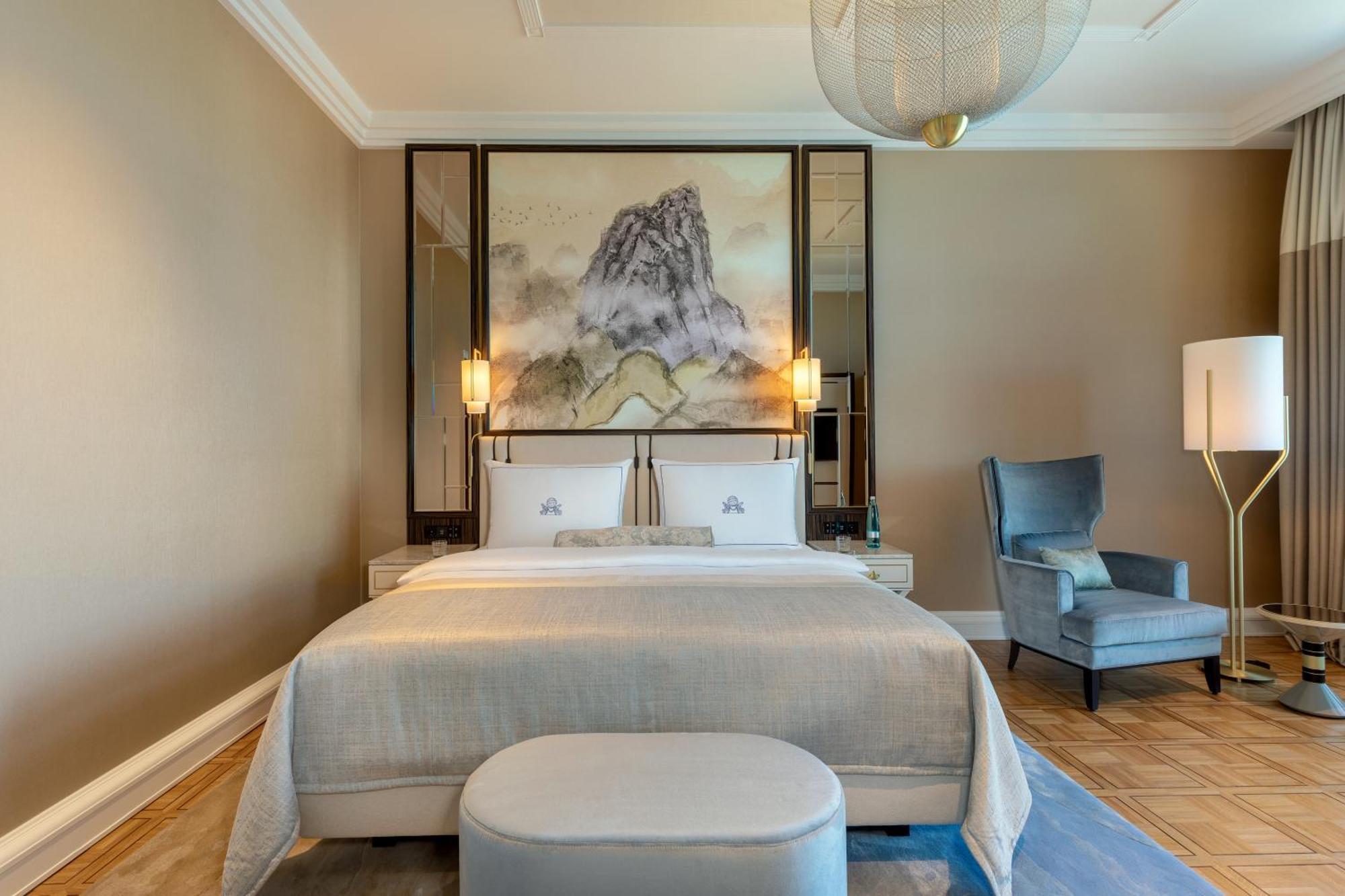 One-Bedroom King Suite Balcony Lake View