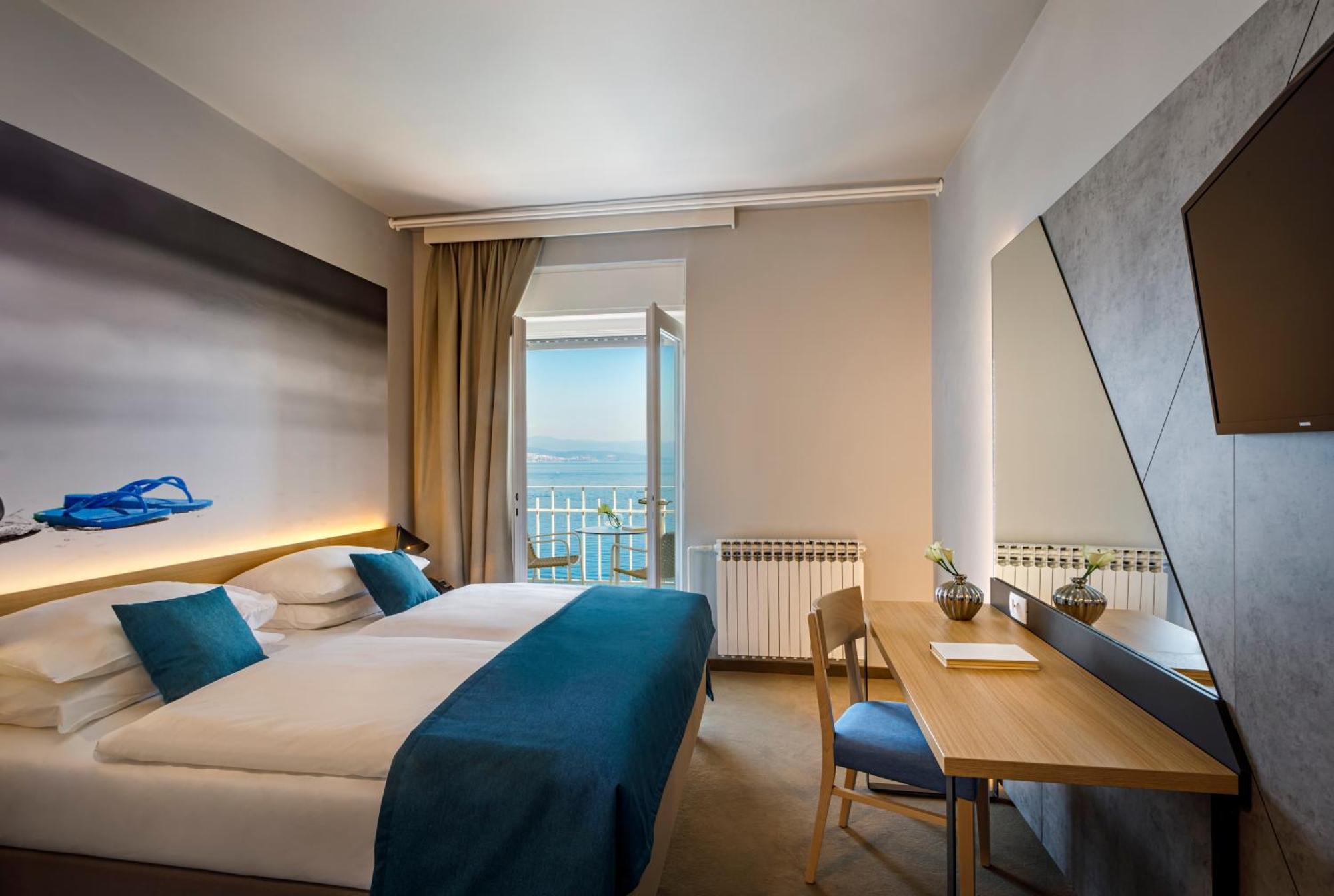 Standard Twin/Double room with Balcony and Sea View
