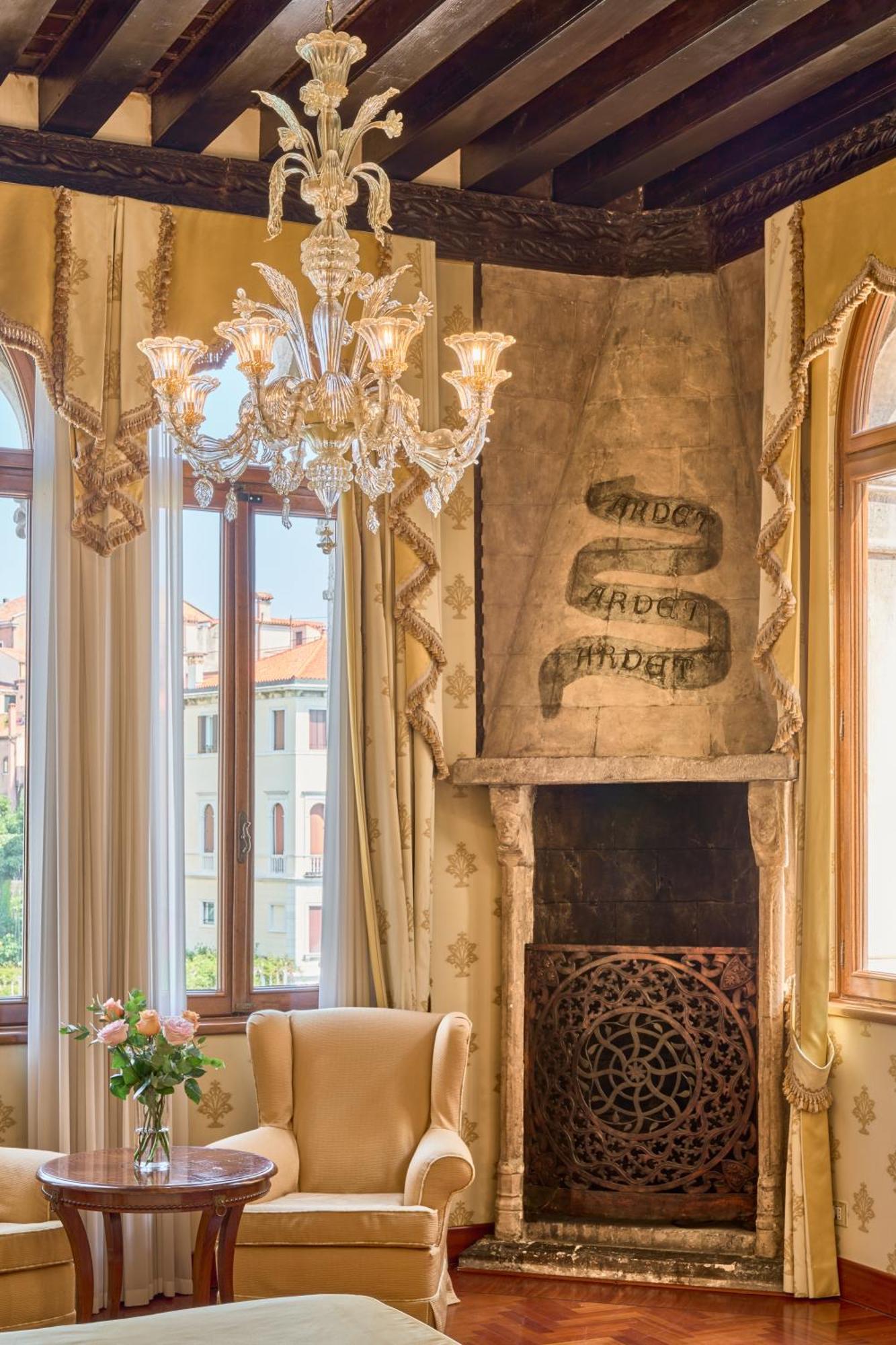 Junior Suite Grand Canal View Full