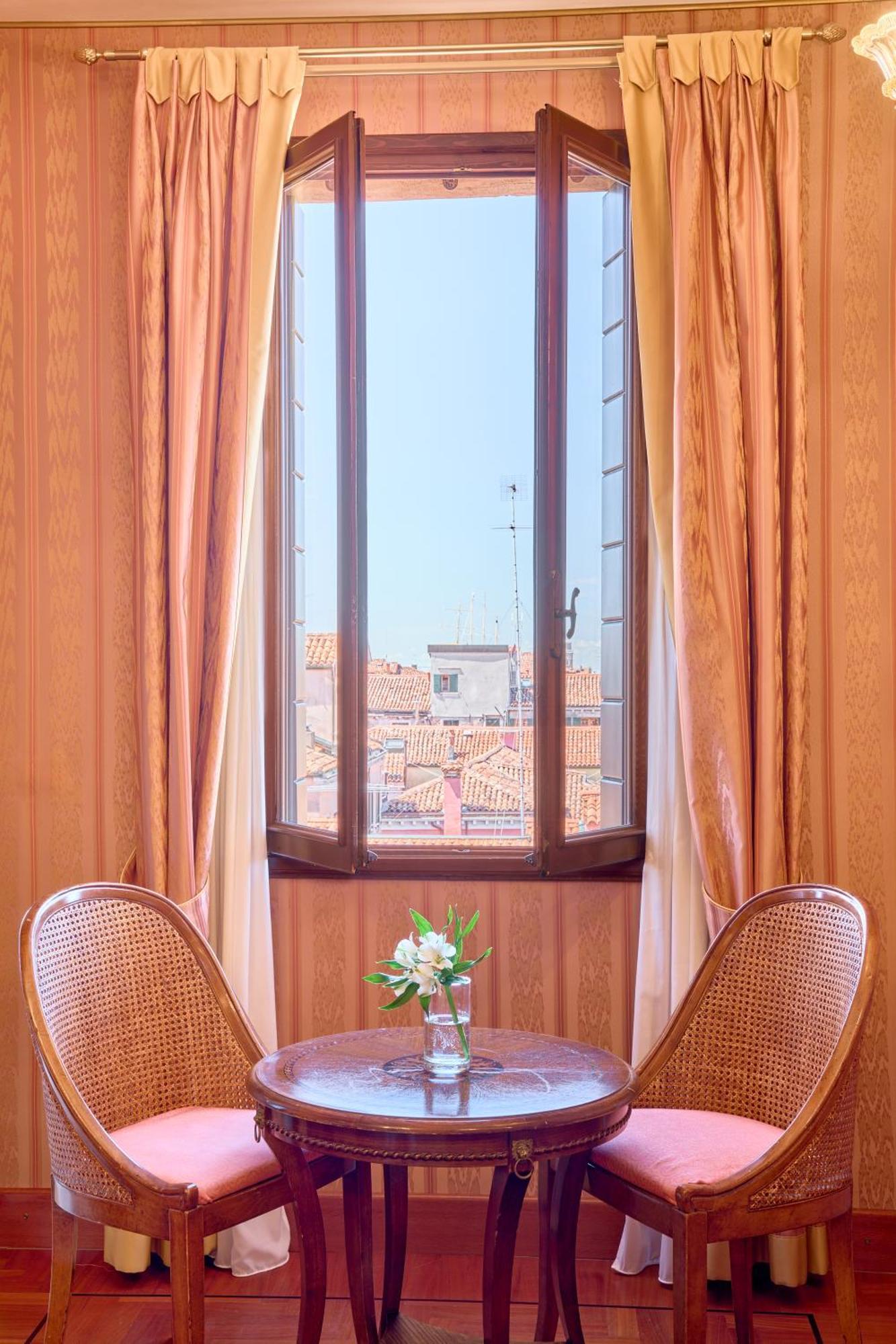 Deluxe Triple Room Full