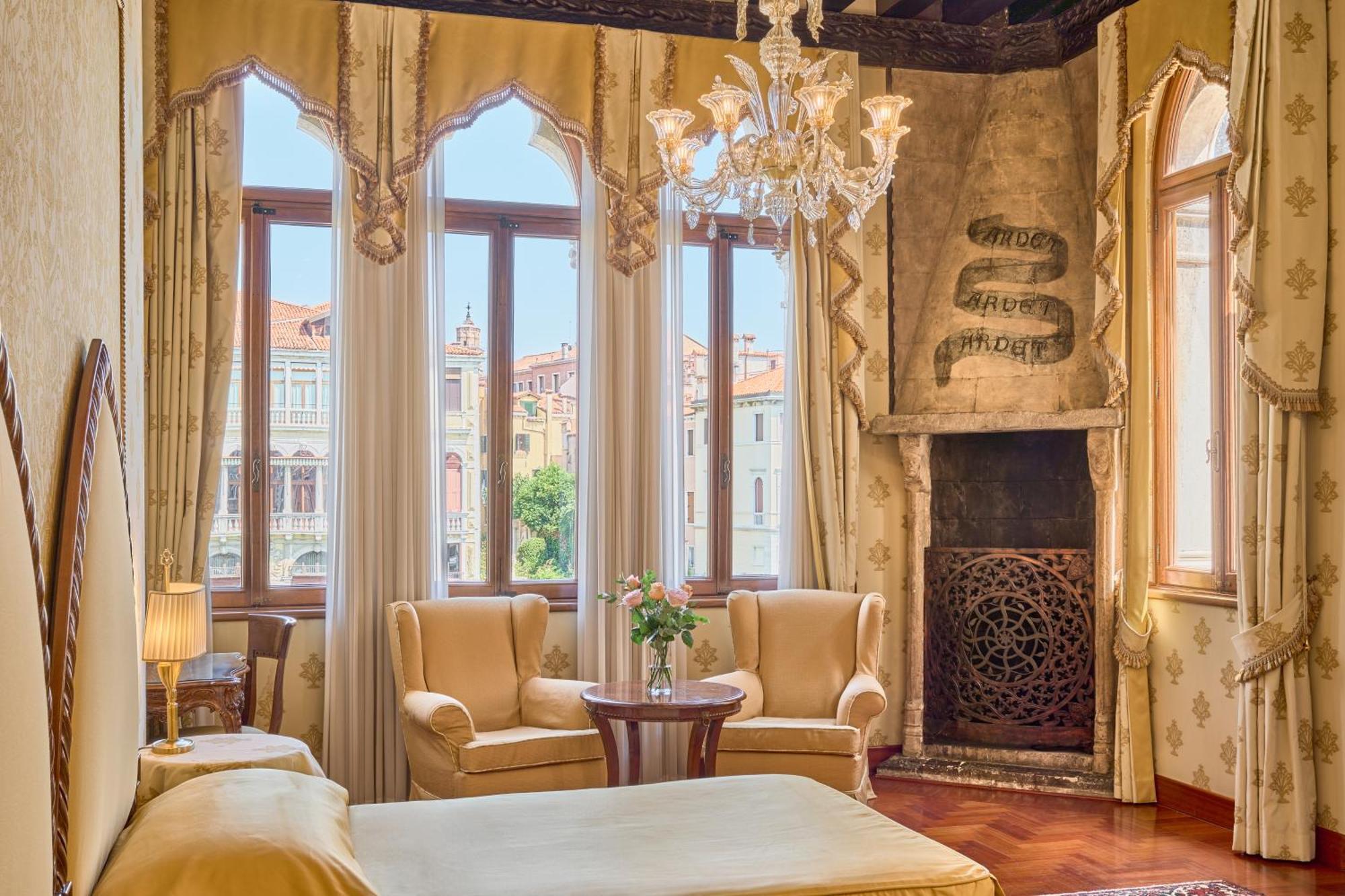Junior Suite Grand Canal View Full
