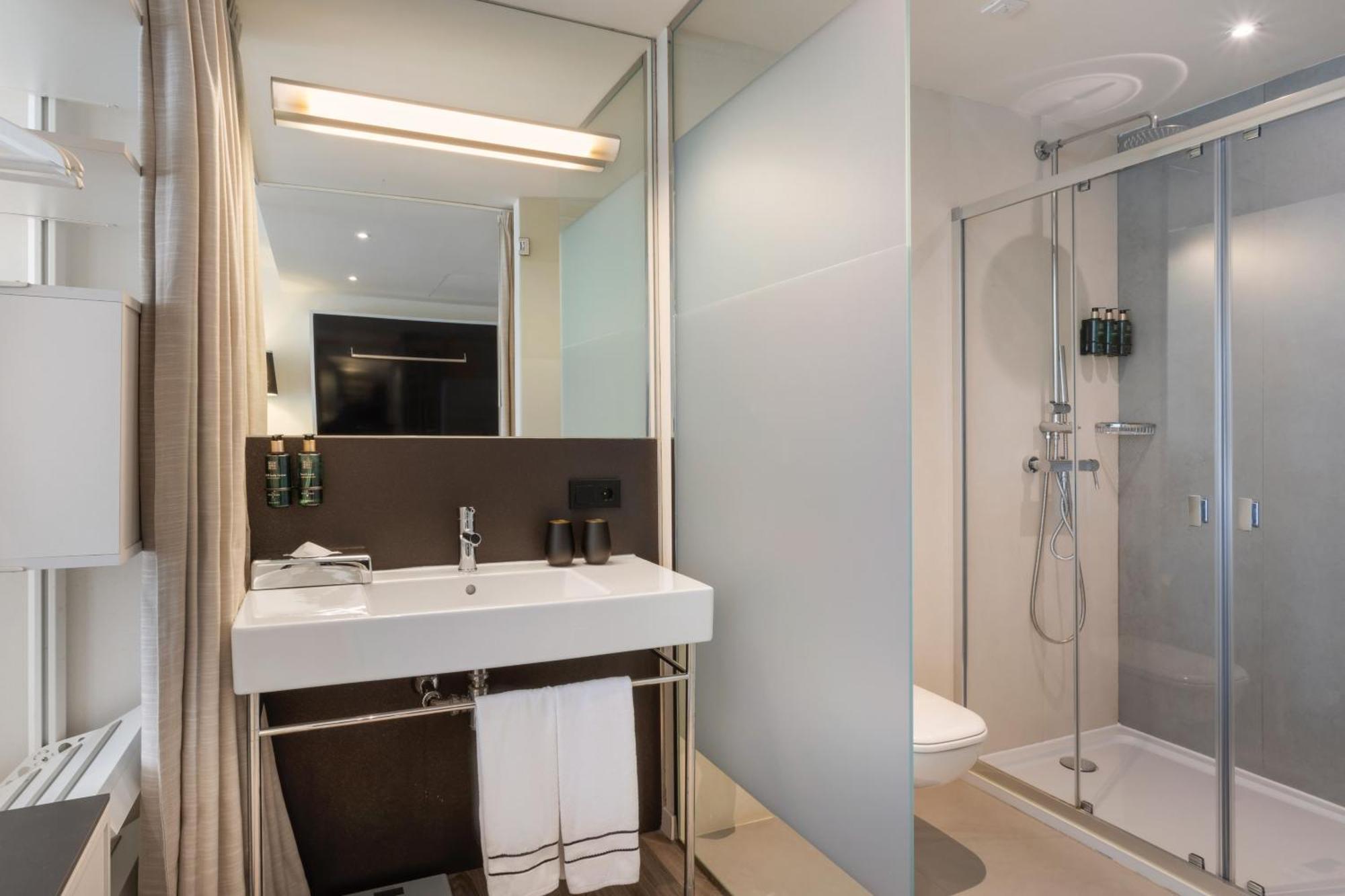 The Level Garden Suite Outdoor Bathtub,1770909871:JPEG