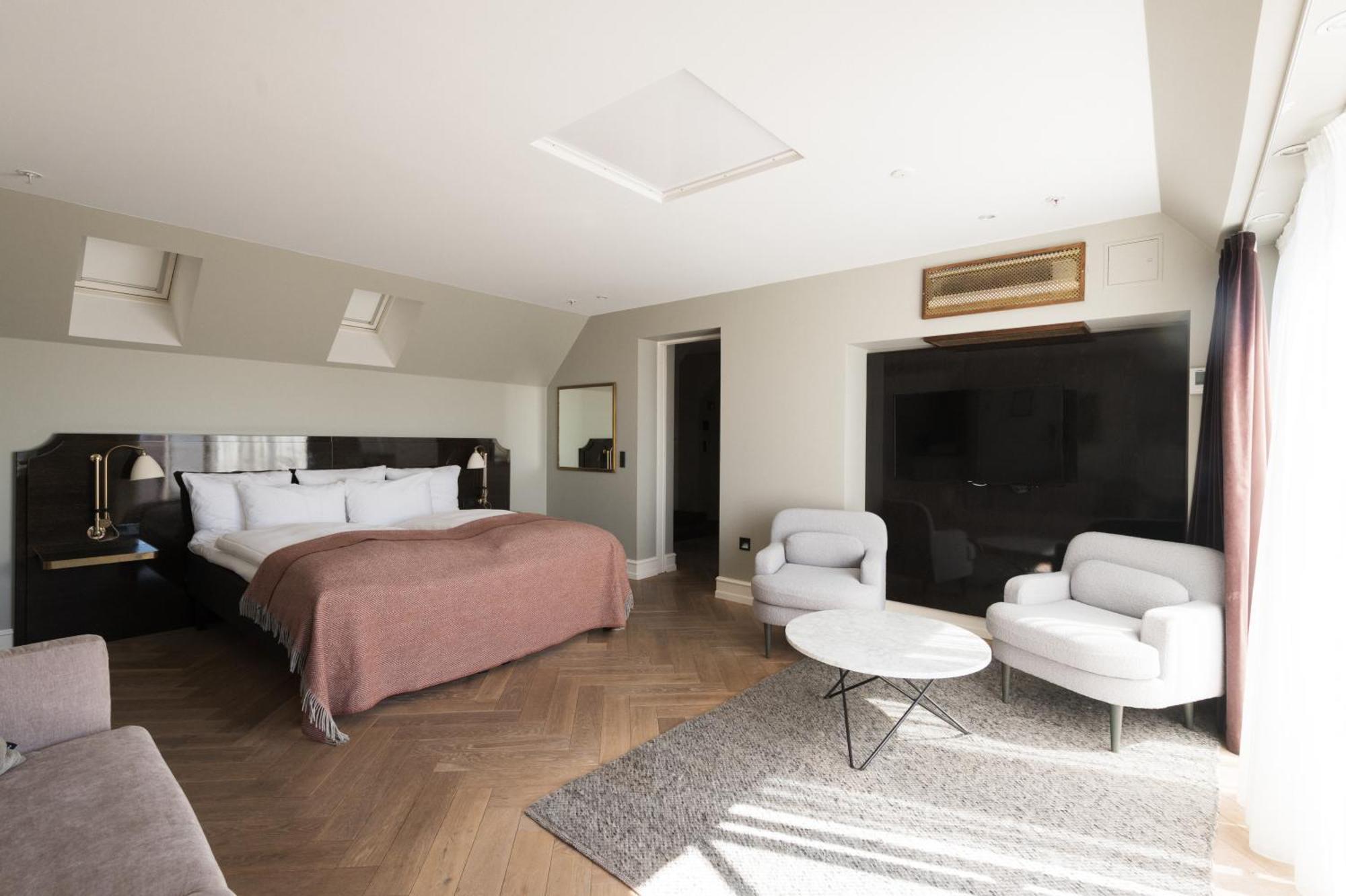 Penthouse Suite,1771482466:JPEG