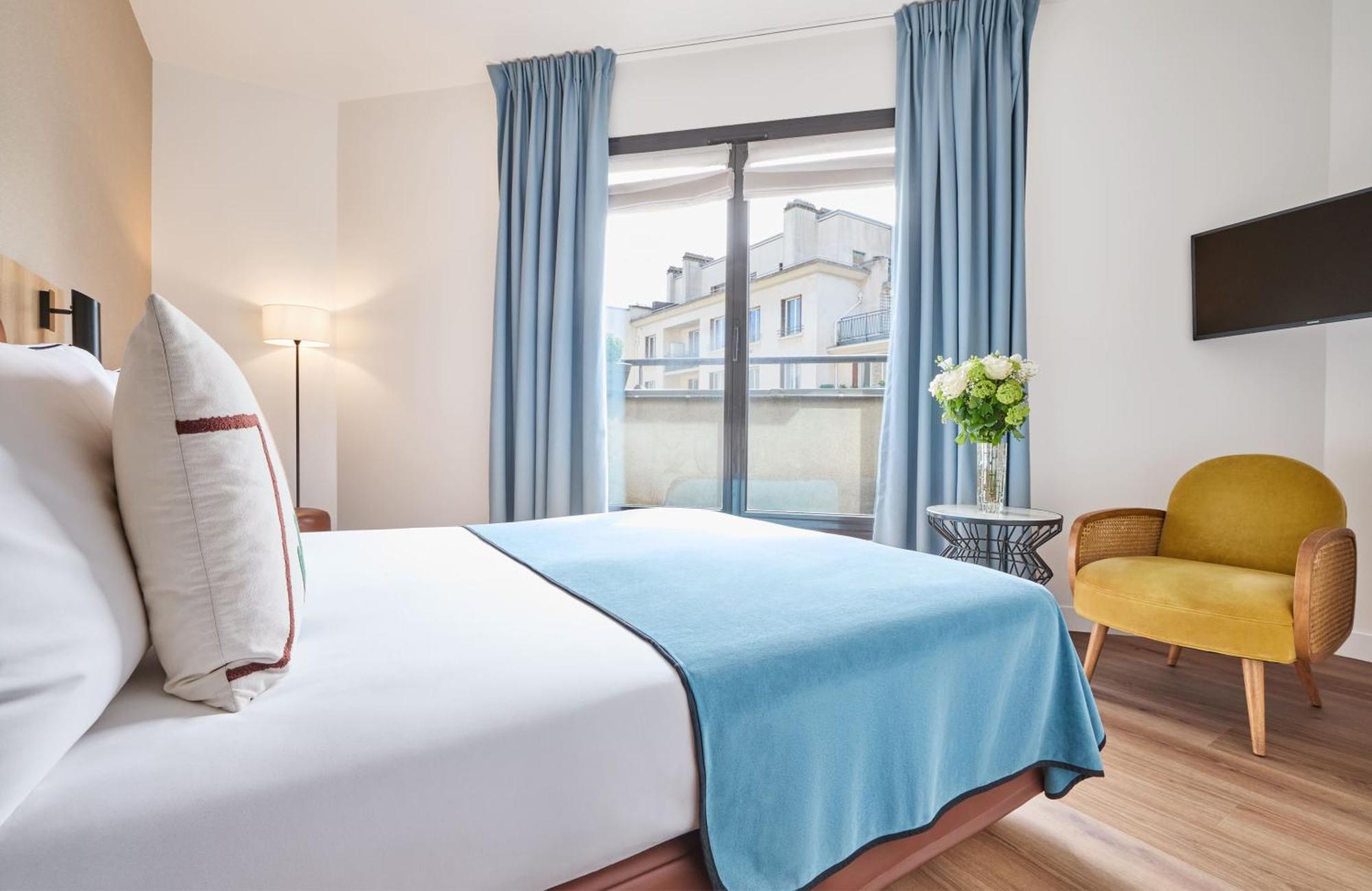 Superior Room Eiffel Tower view