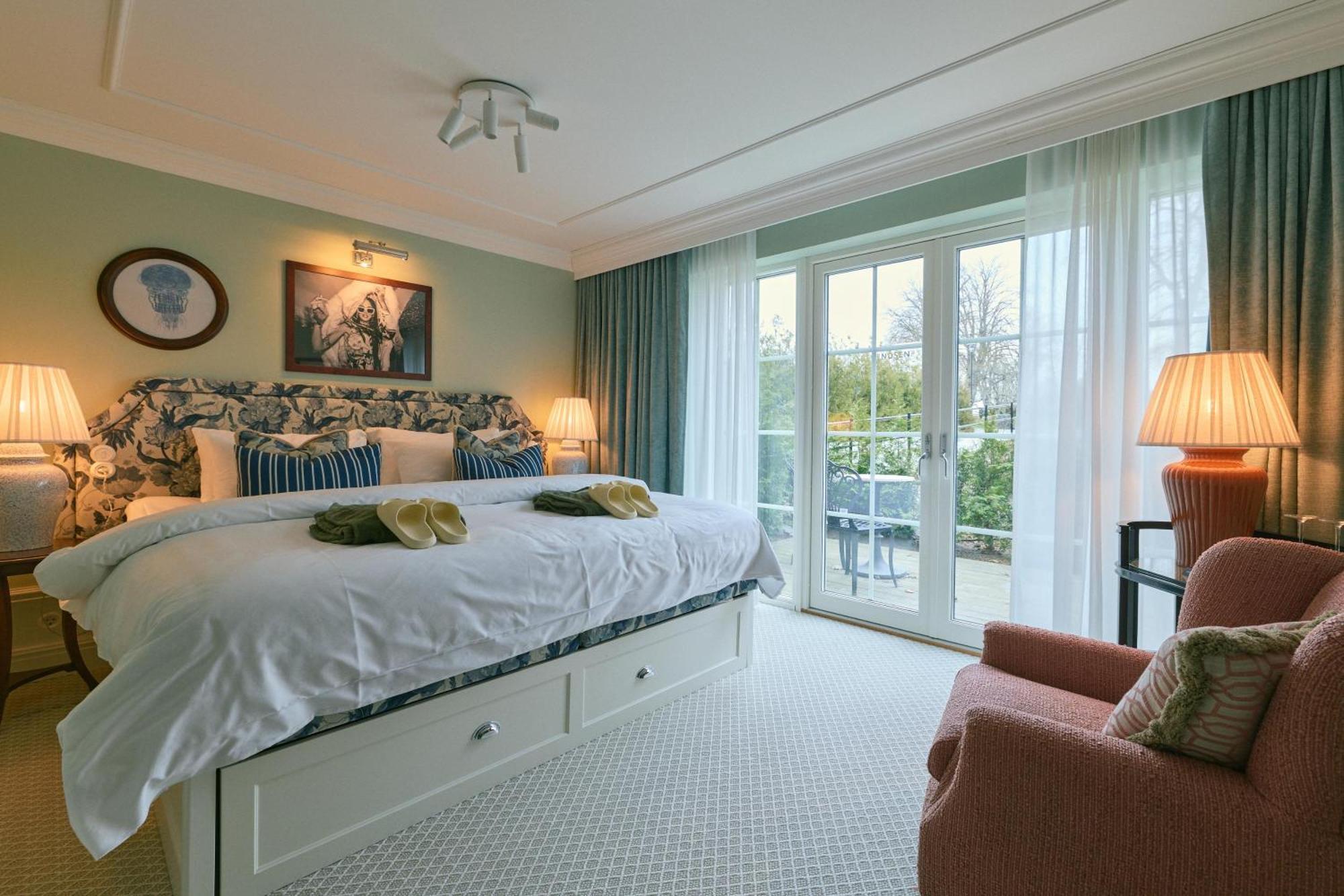 Superior Twin Room - Including Pool Club Access