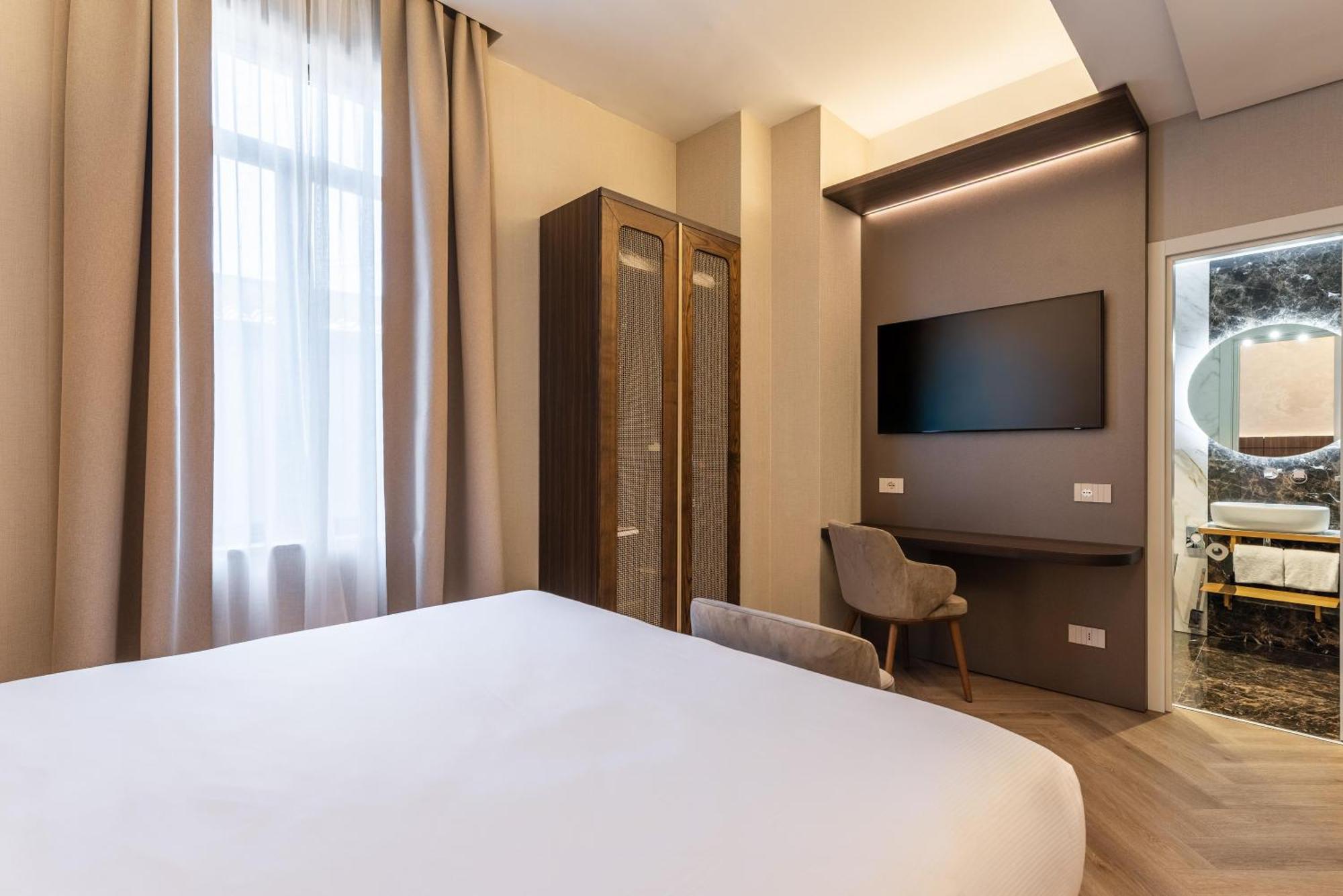 Economy room double bed internal window to corridor