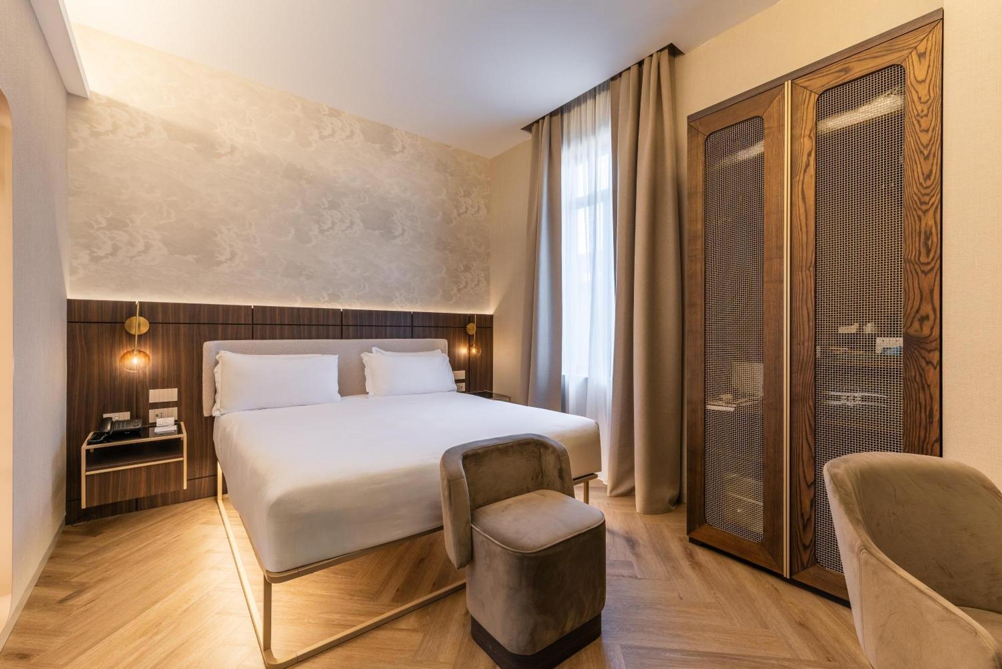 Economy room double bed internal window to corridor