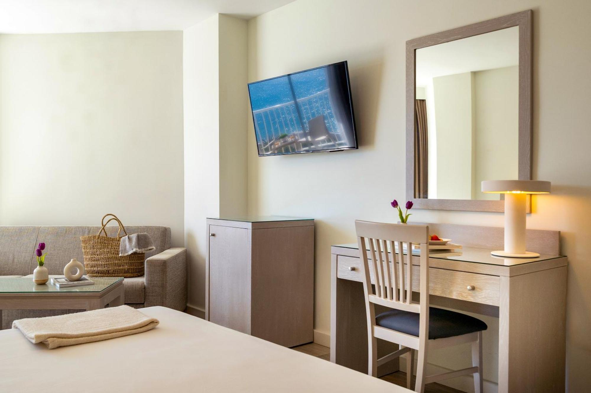 Supreme Double Room with side sea view