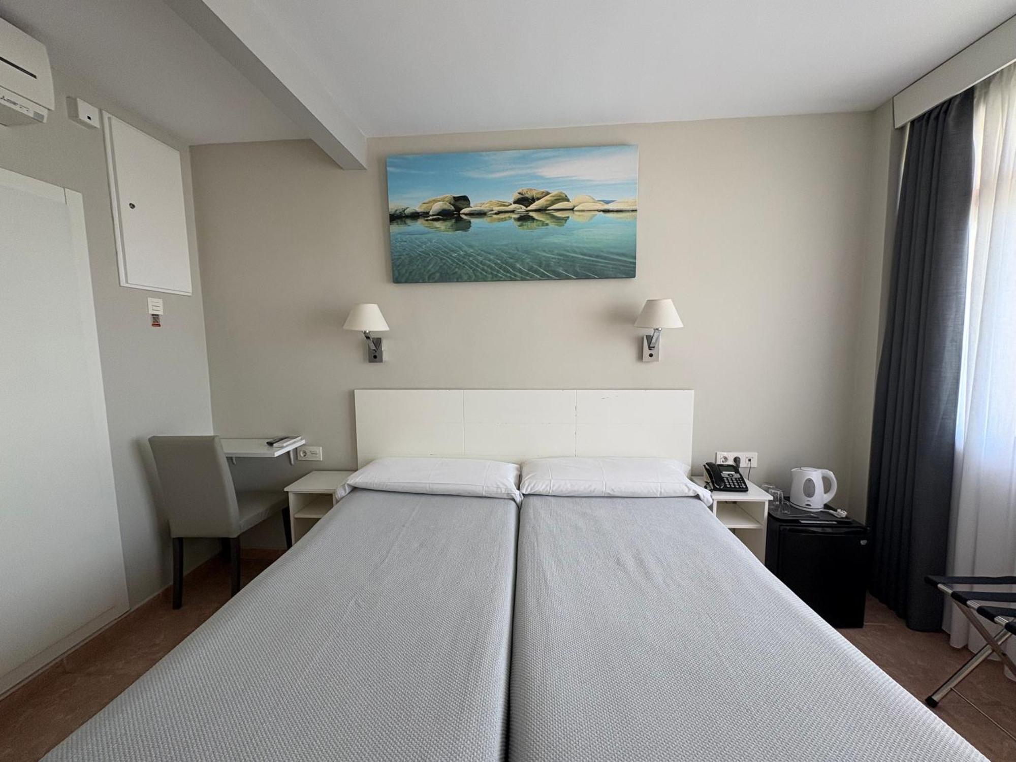 Twin Room Front Sea View