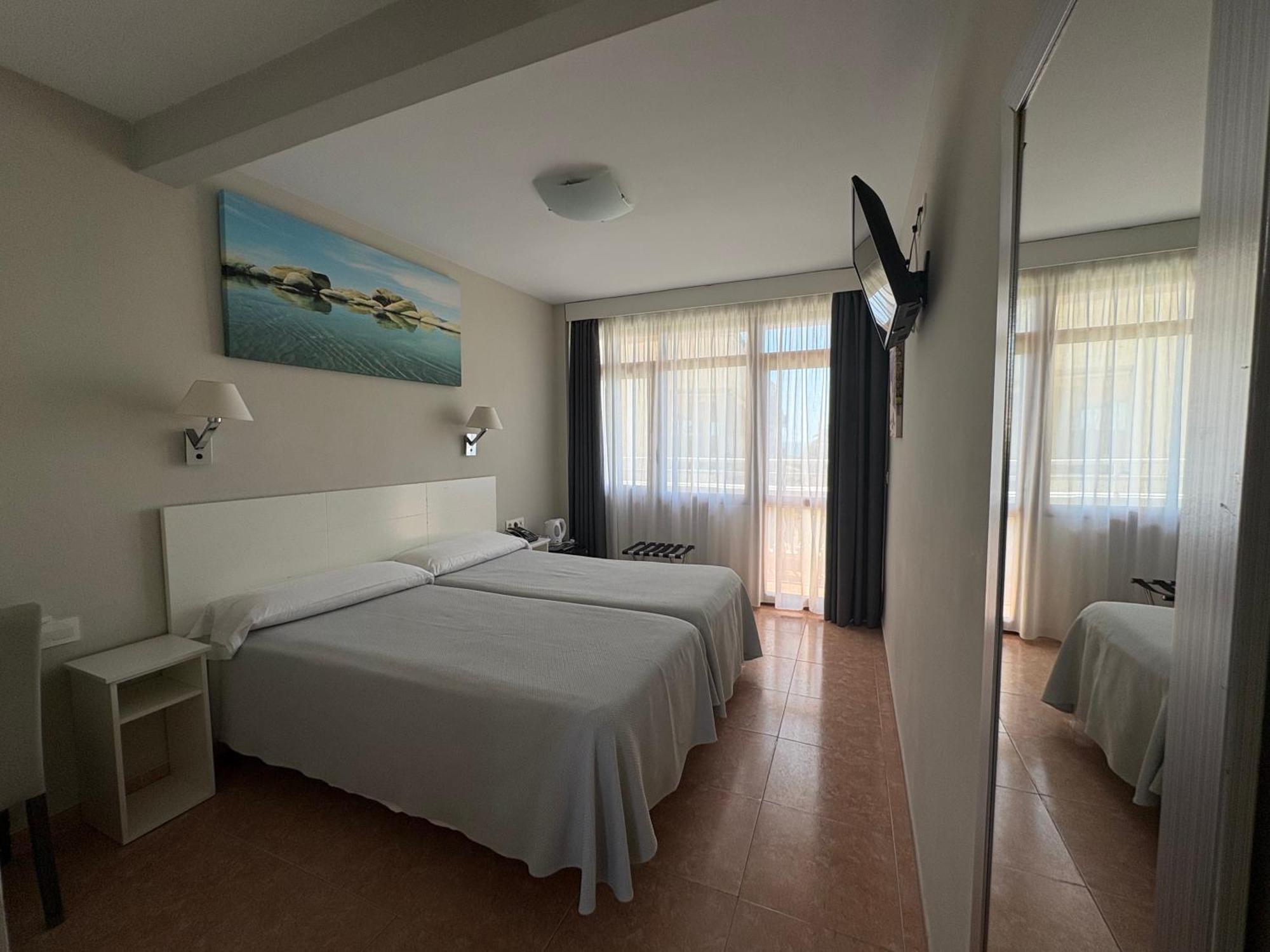 Twin Room Front Sea View