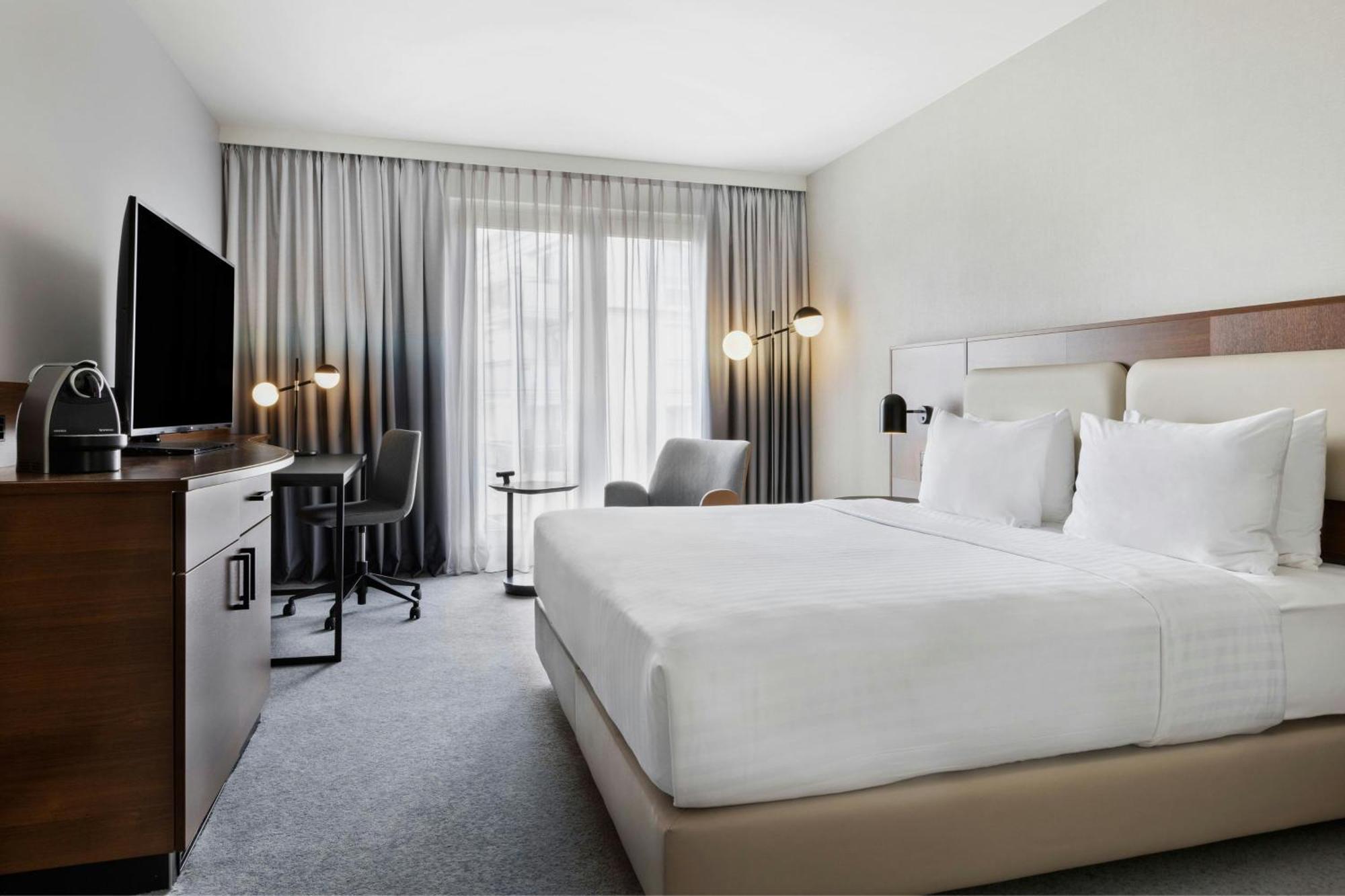 Superior King Room Guest room 1 King Courtyard view