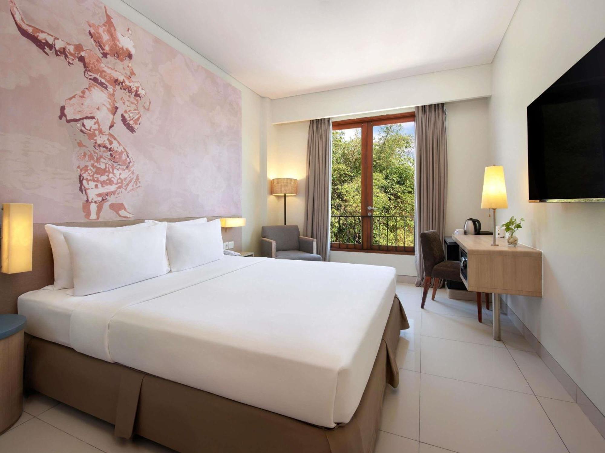 Deluxe Double Room Pool View Scheduled Shuttle to Hotel’s Beach Facility