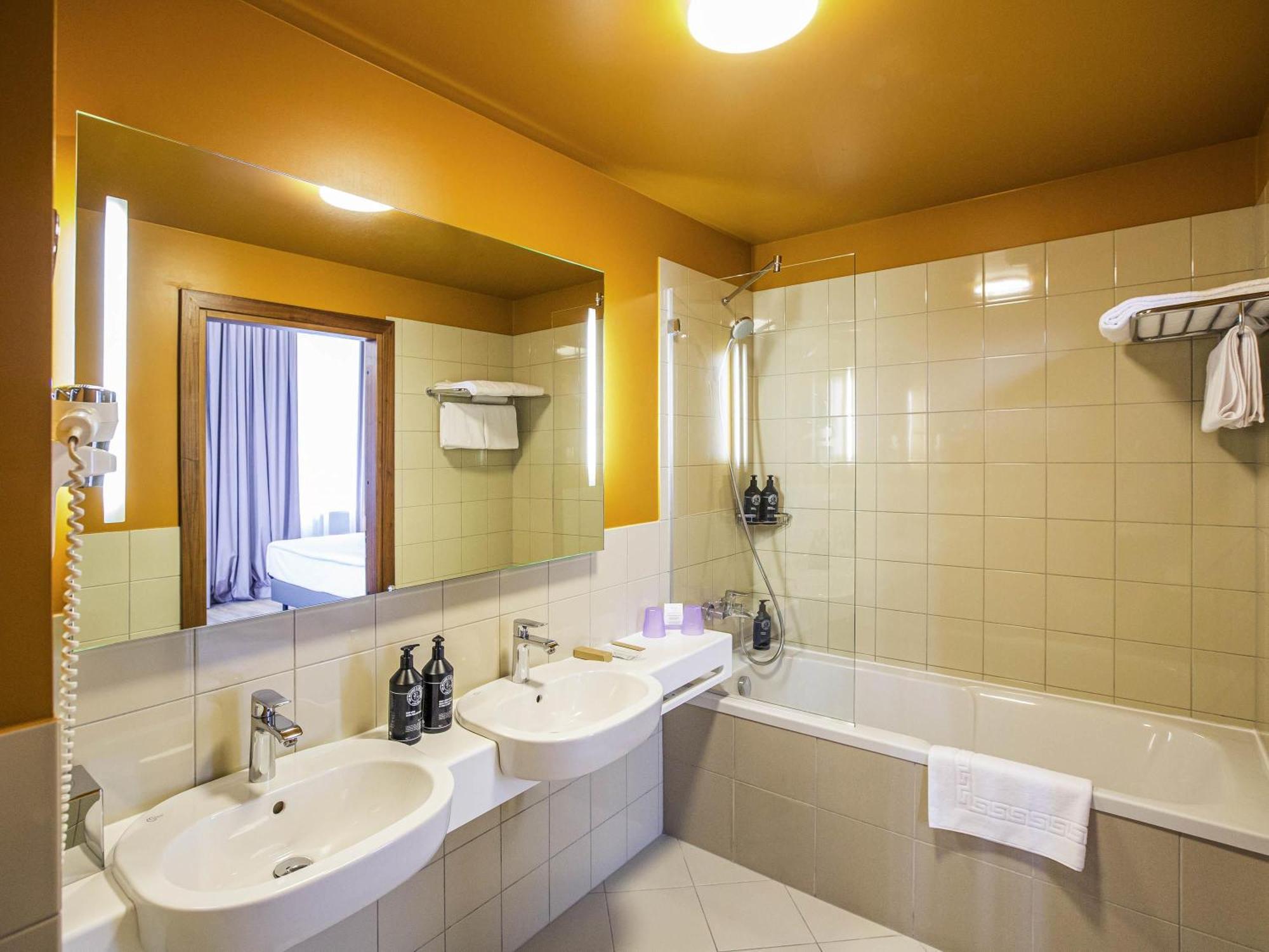 Deluxe Double Room City Side