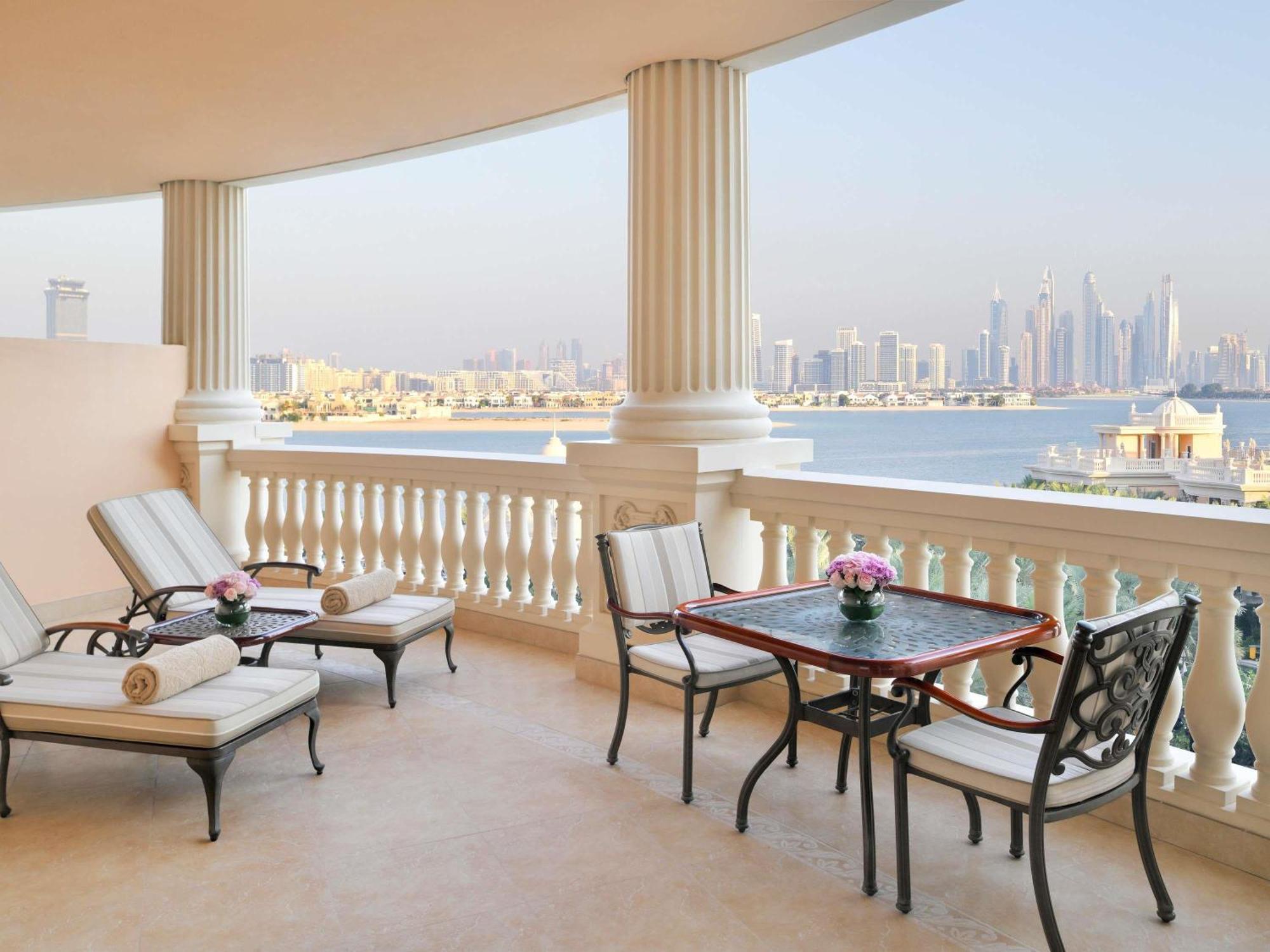Premier Suite Balcony Lounge Access