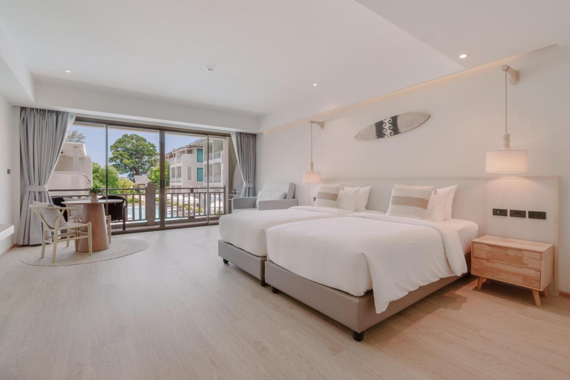 Deluxe Room with Pool View - Hive Wing