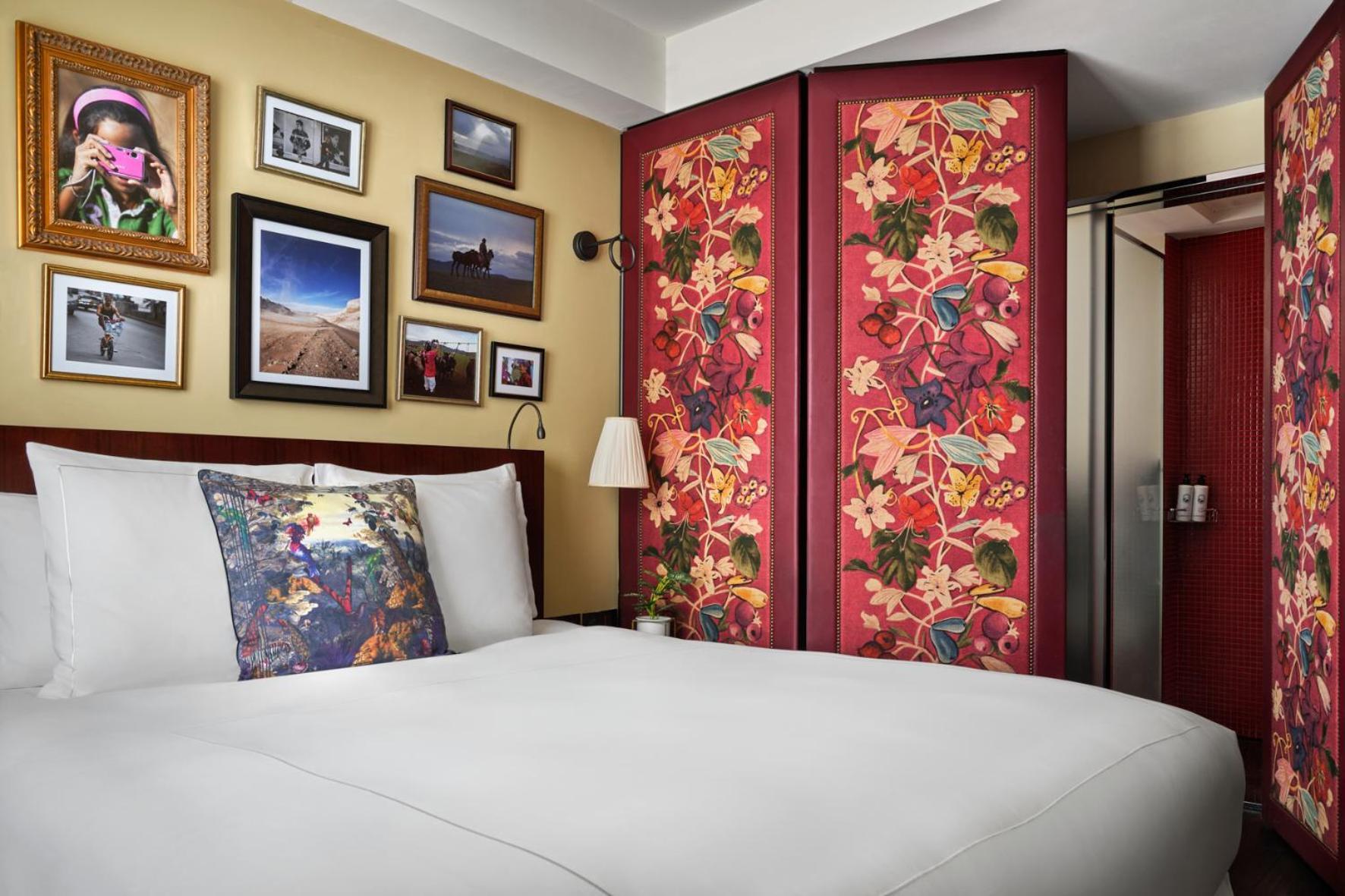 Classic Room Guest Room 1 King Club Lounge Access Complimentary Cocktails & Snacks