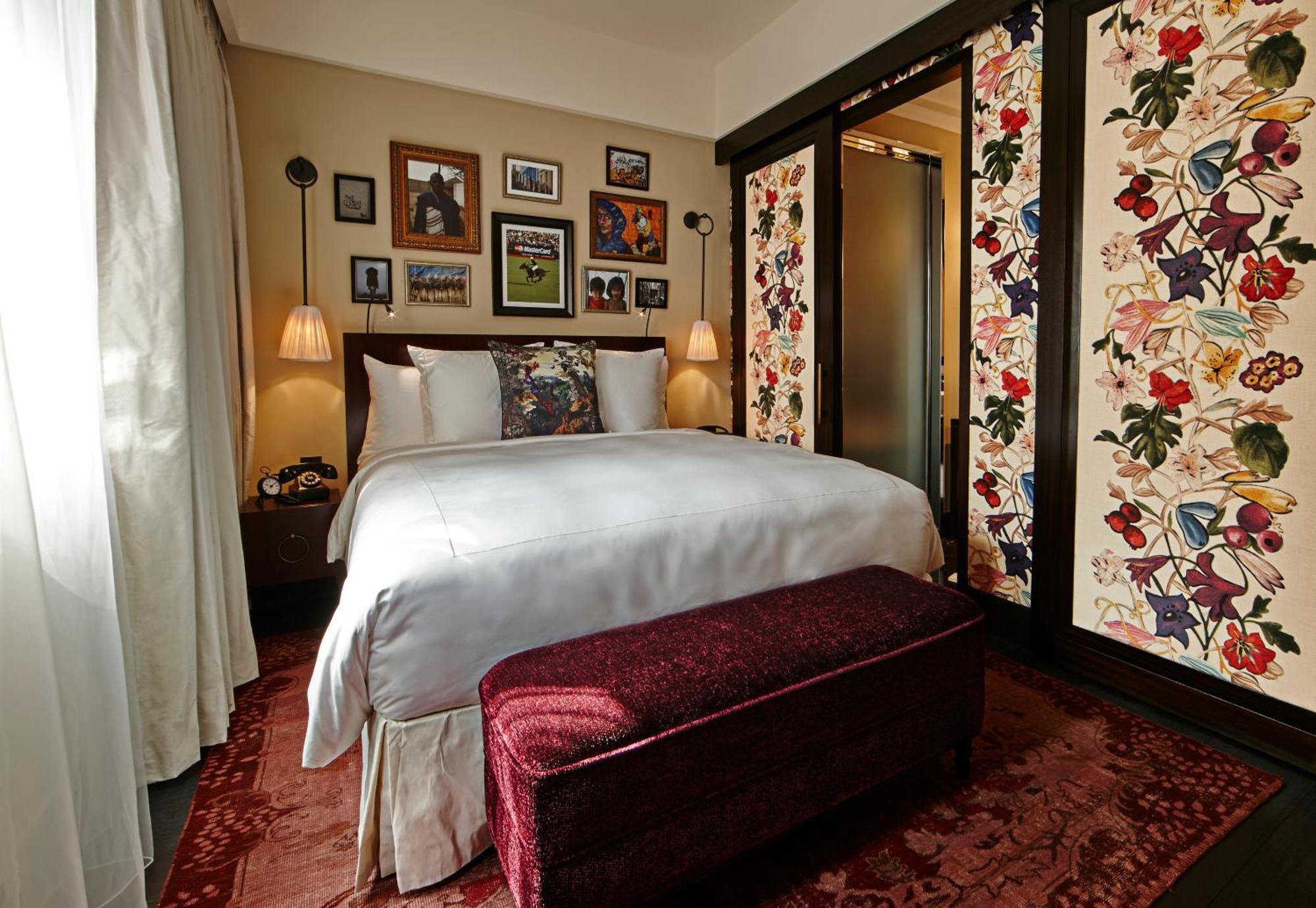 Classic Room Guest Room 1 King Club Lounge Access Complimentary Cocktails & Snacks