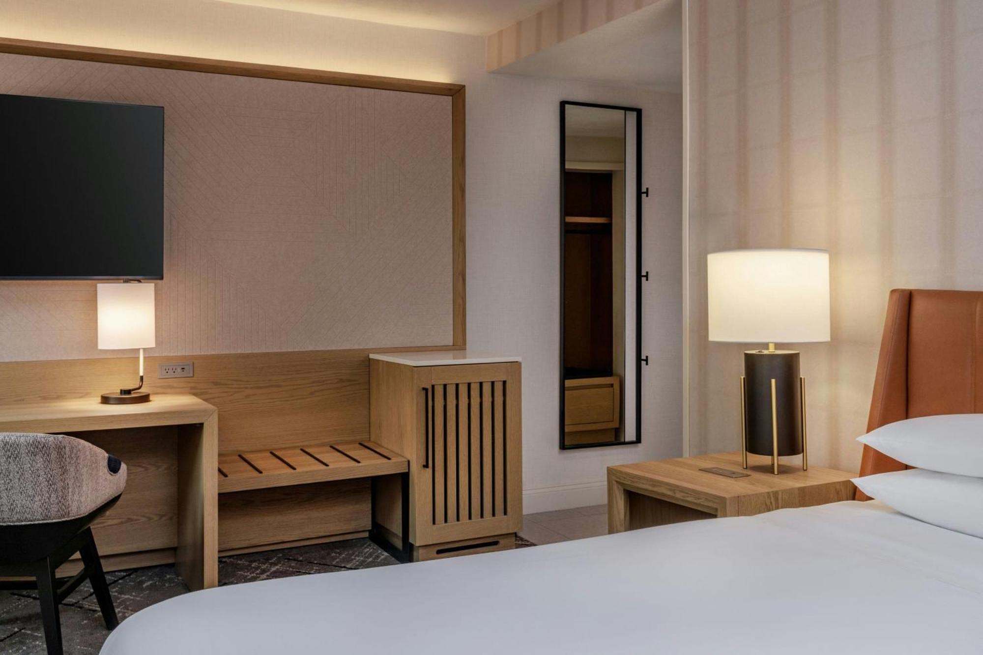 Club level Guest room 1 Queen