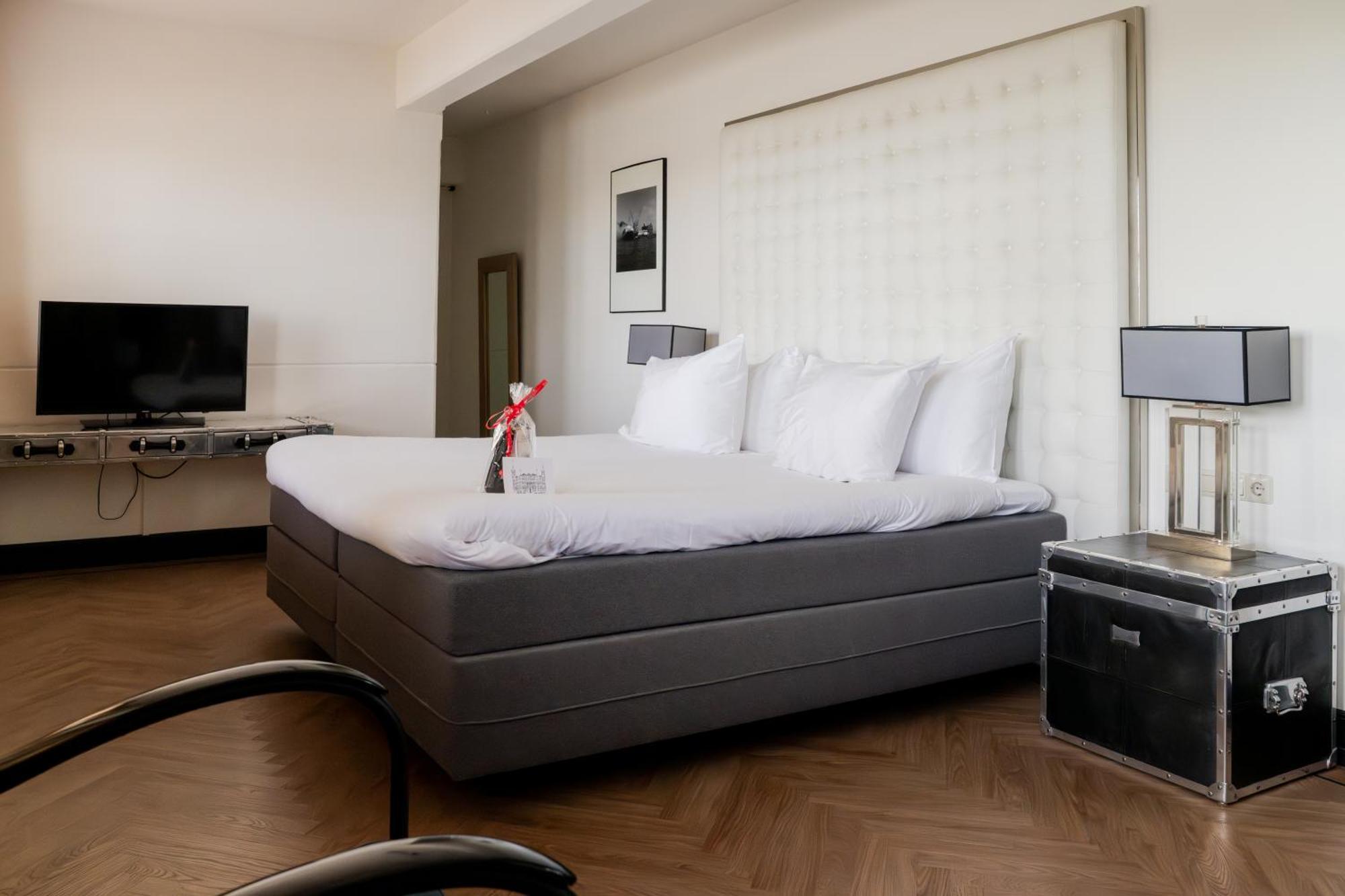 Maaszijde Room