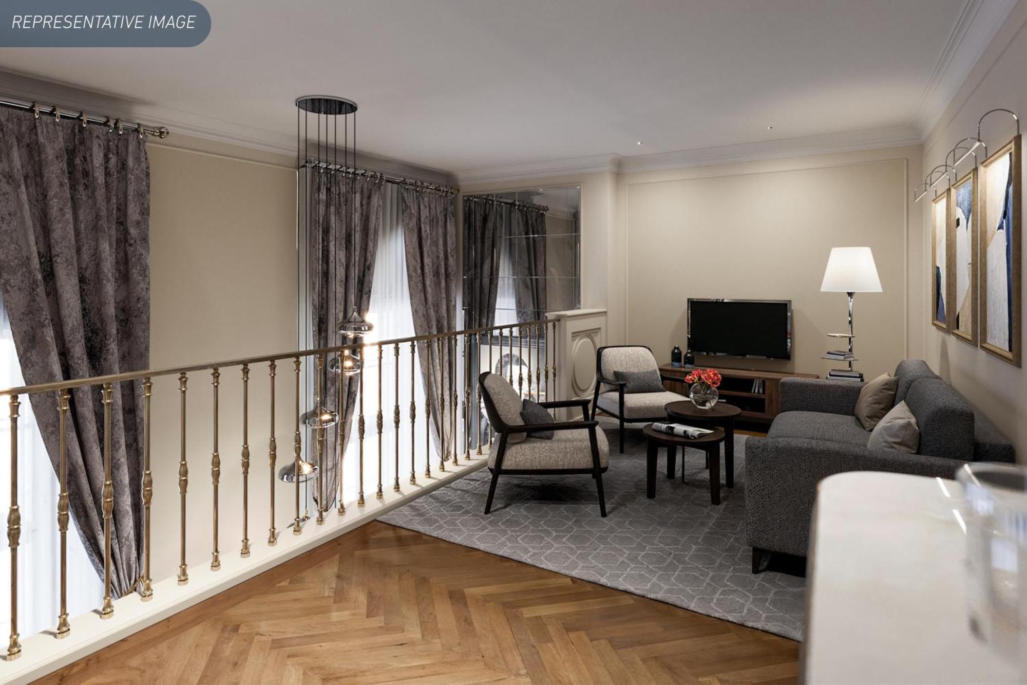 Deluxe Gallery Suite City View