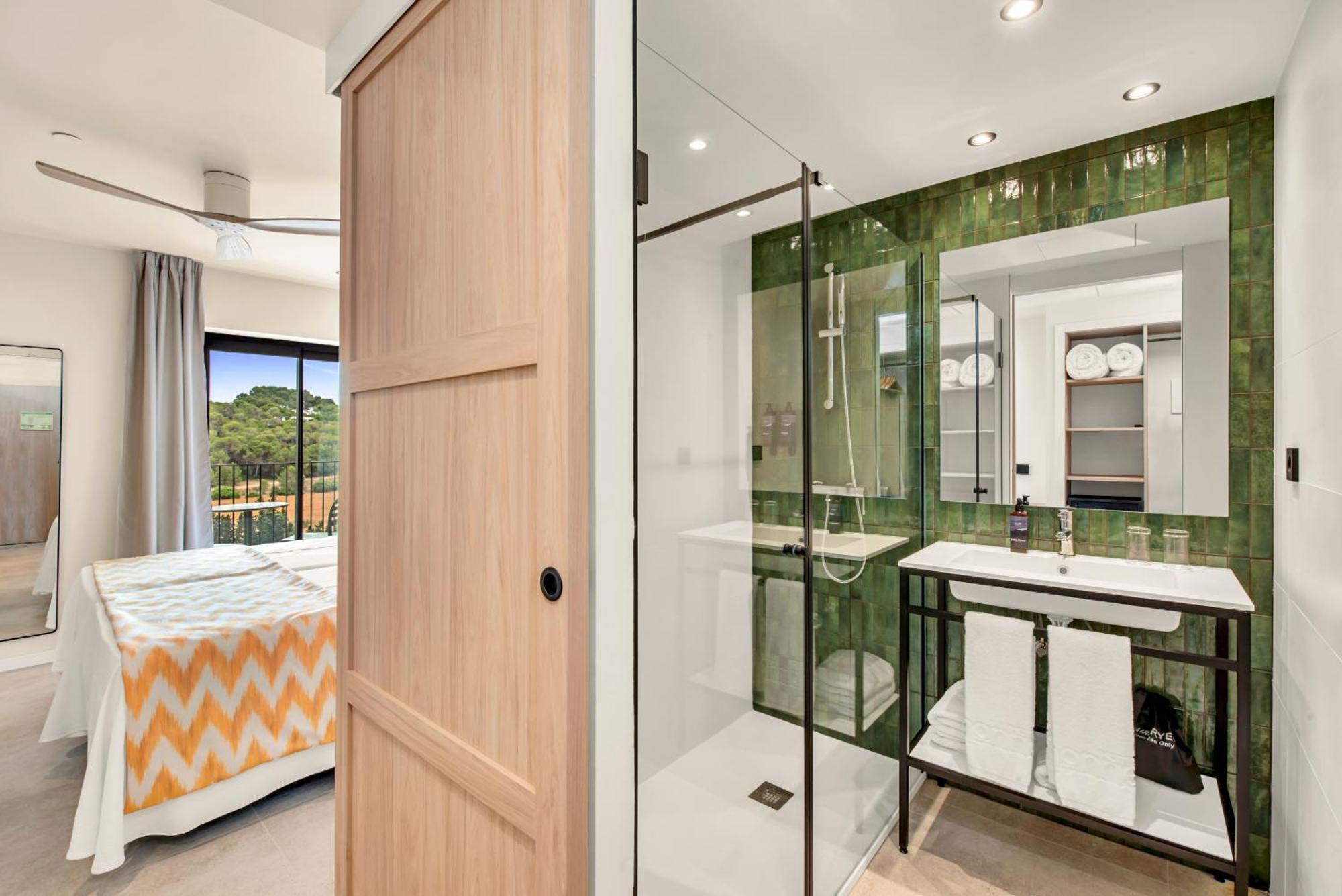 Double or Twin Room Pool View Unlimited Brunch