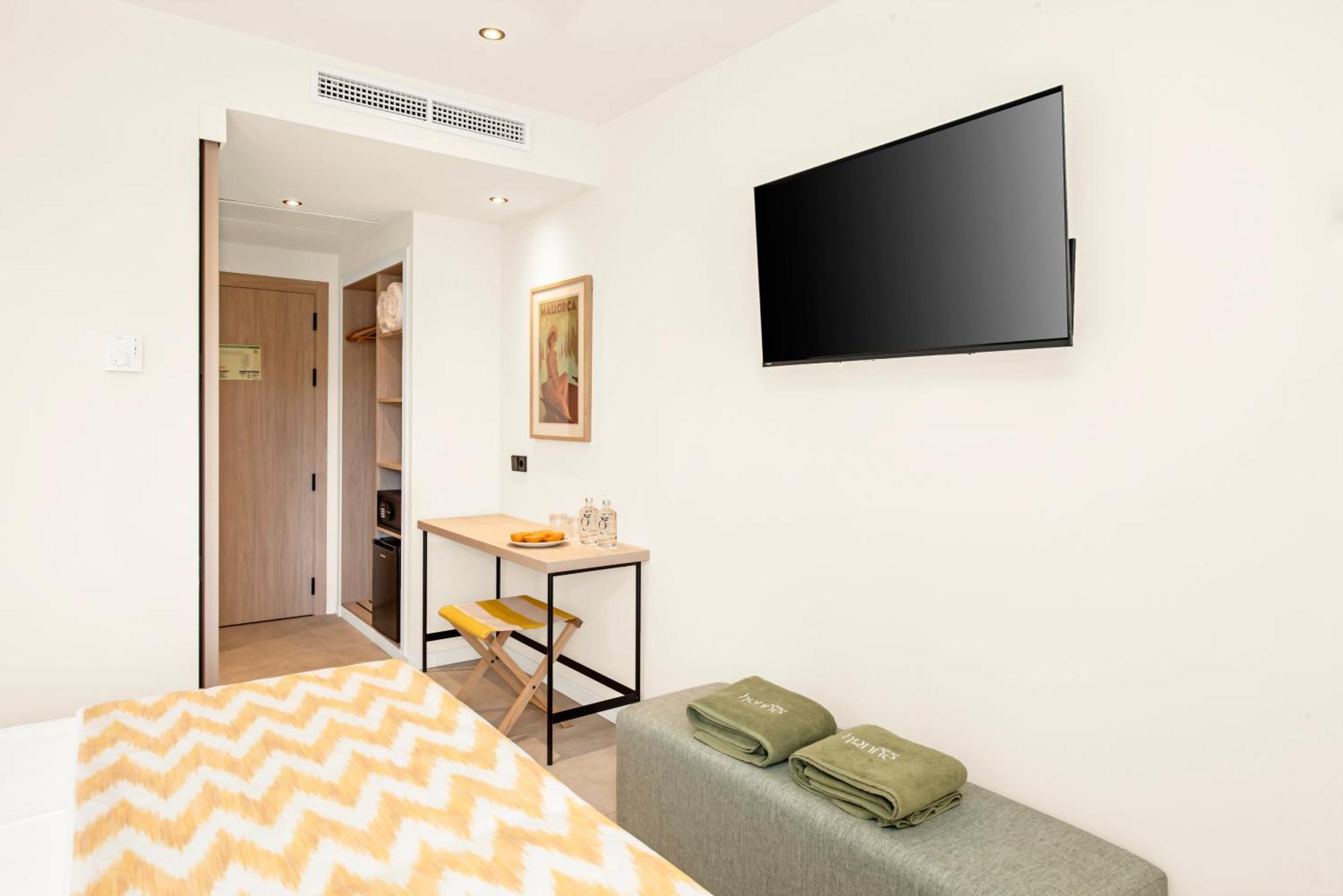 Double or Twin Room Pool View Unlimited Brunch