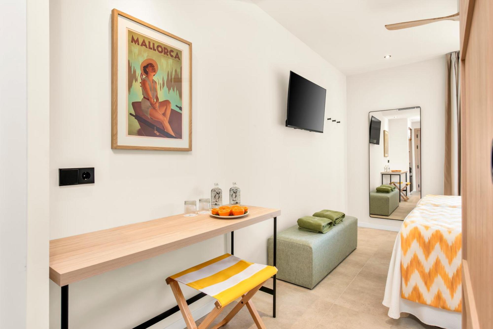 Double or Twin Room Pool View Unlimited Brunch