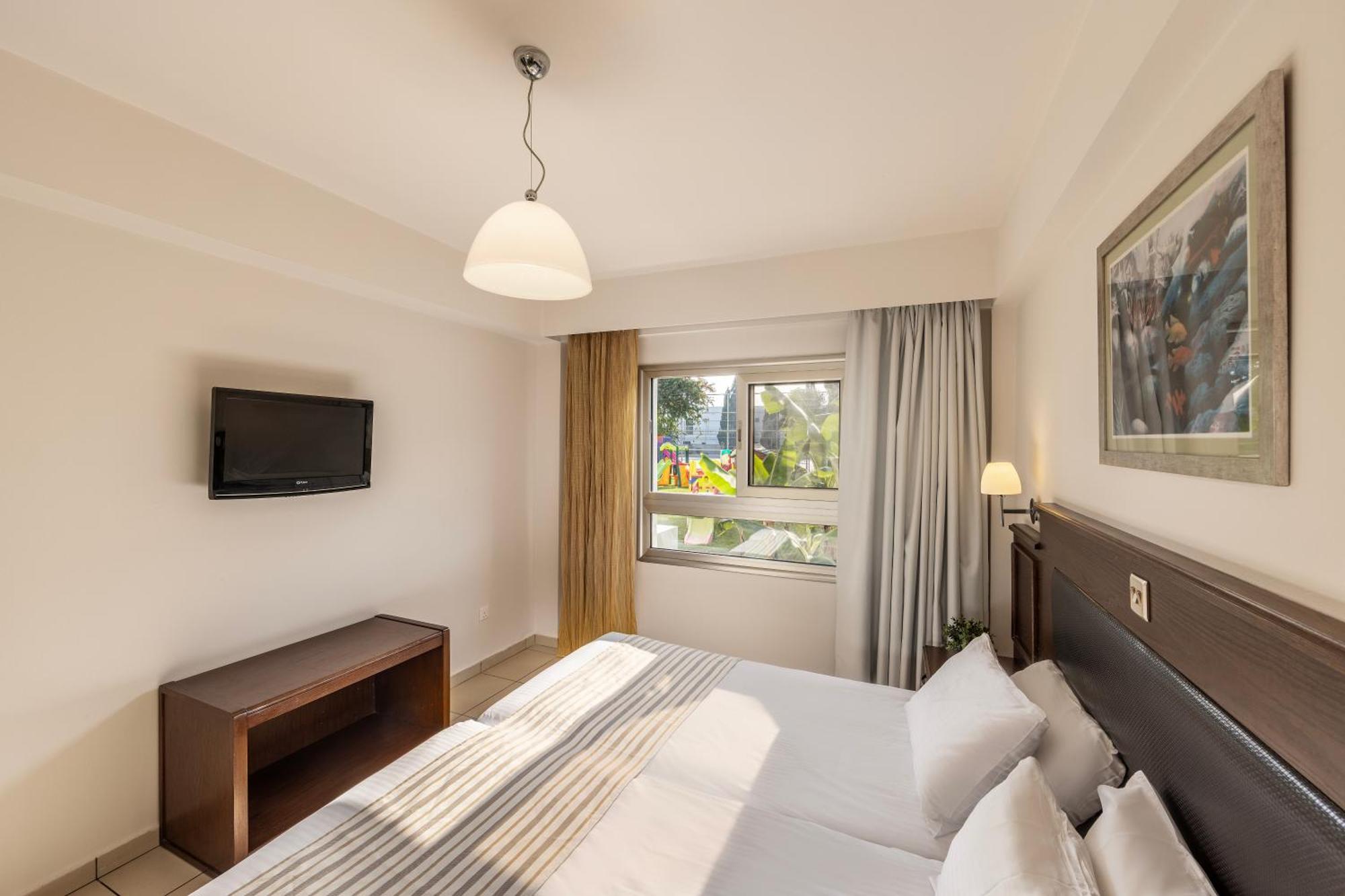 Superior One-Bedroom Apartment,1772910491:JPEG