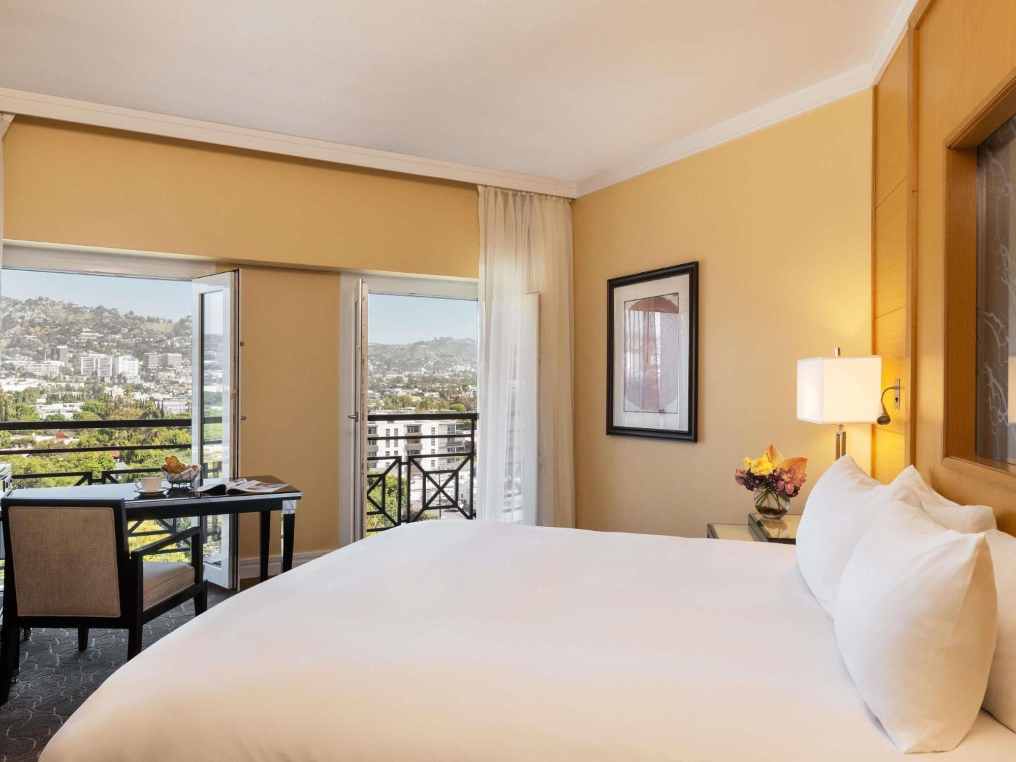 Rom Luxury med én king-size-seng og utsikt over Hollywood Hill