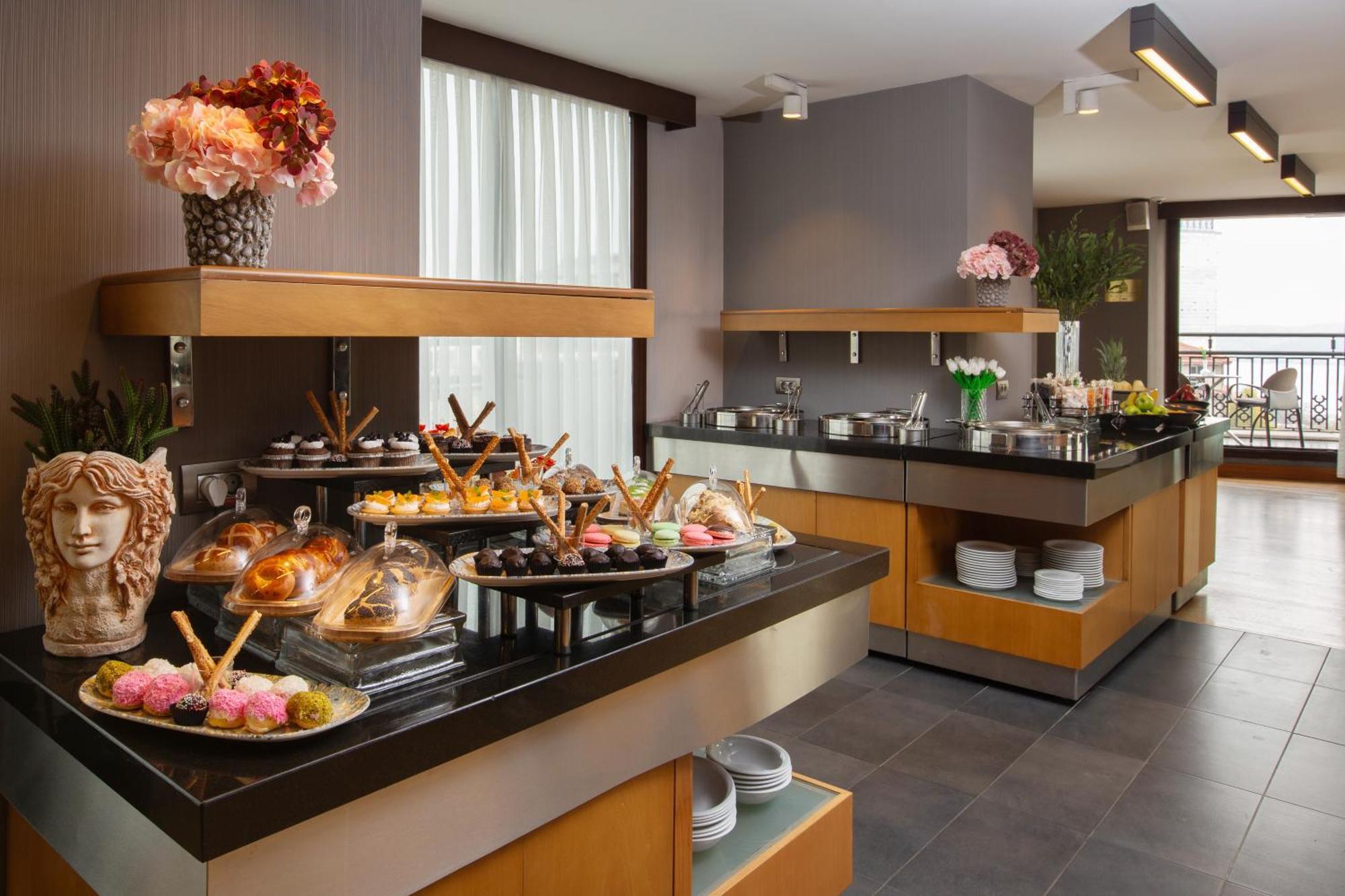 Executive Junior Suite with  Lounge Access