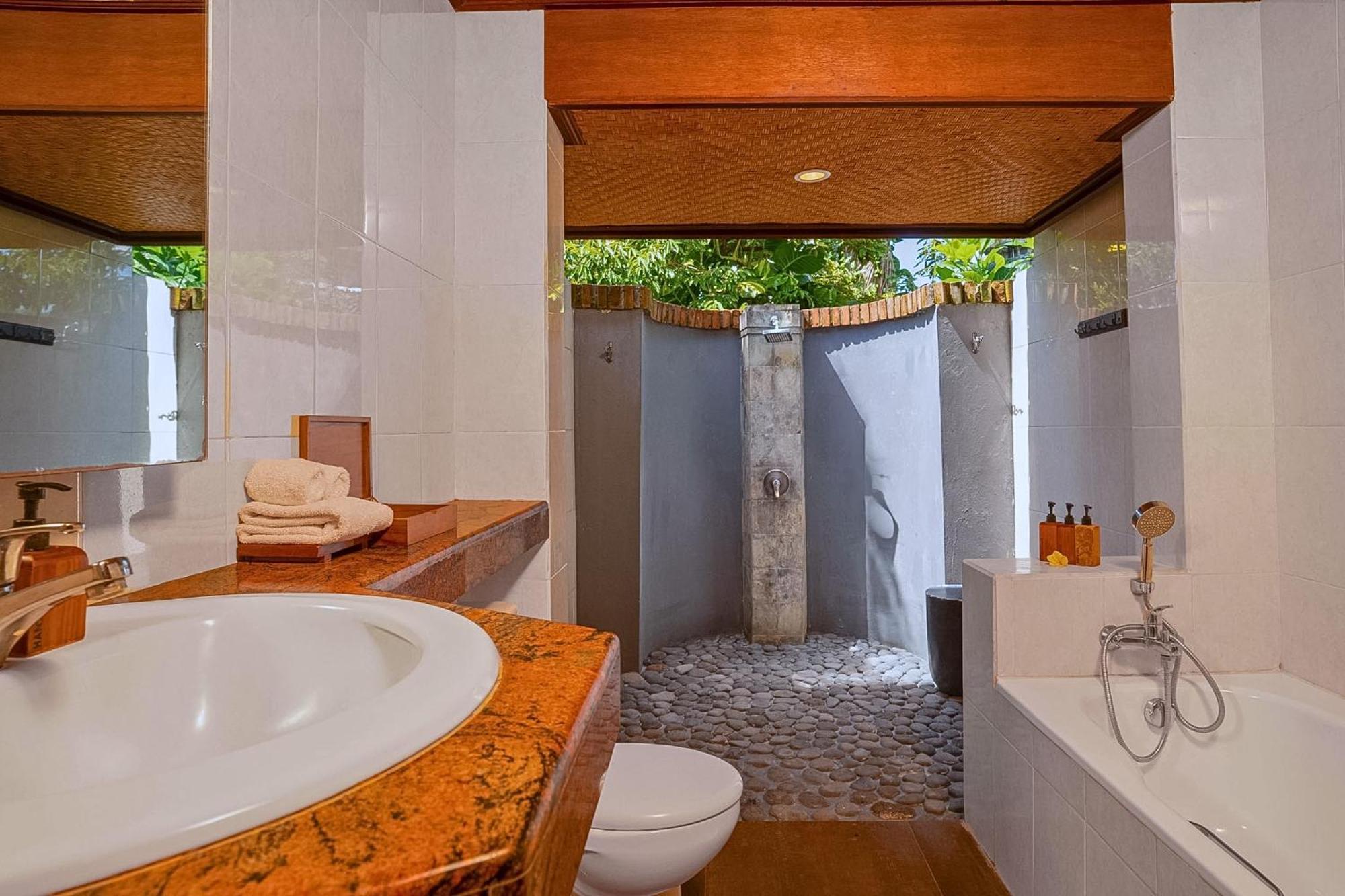 Deluxe Room Balinese Morning Life